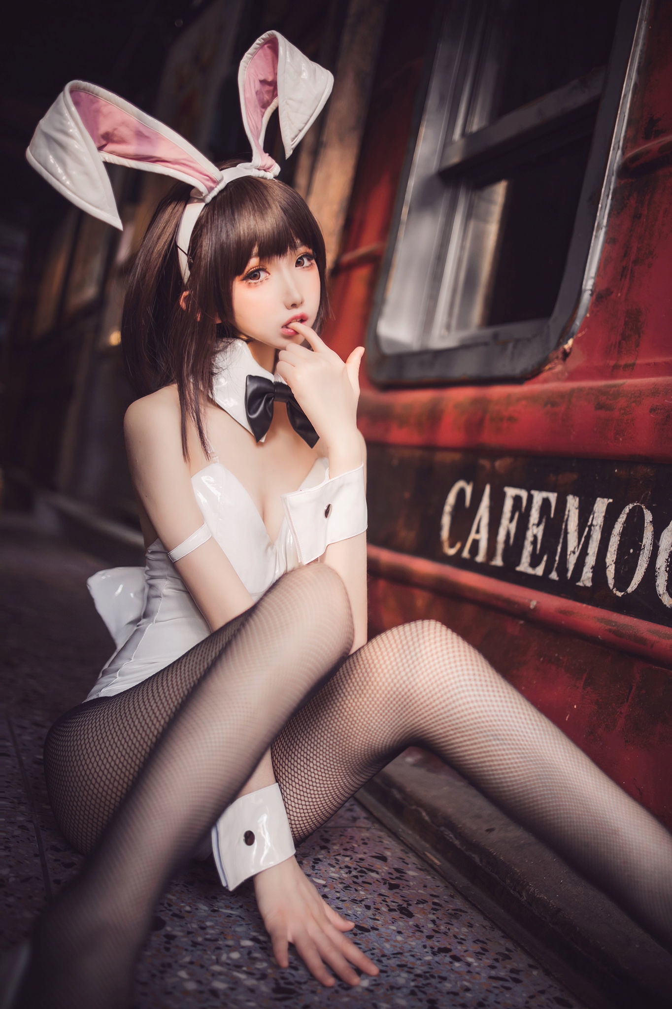 Internet Celebrity Coser Photobook] Coser Yiyi - Kato Megumi Bunny Girl