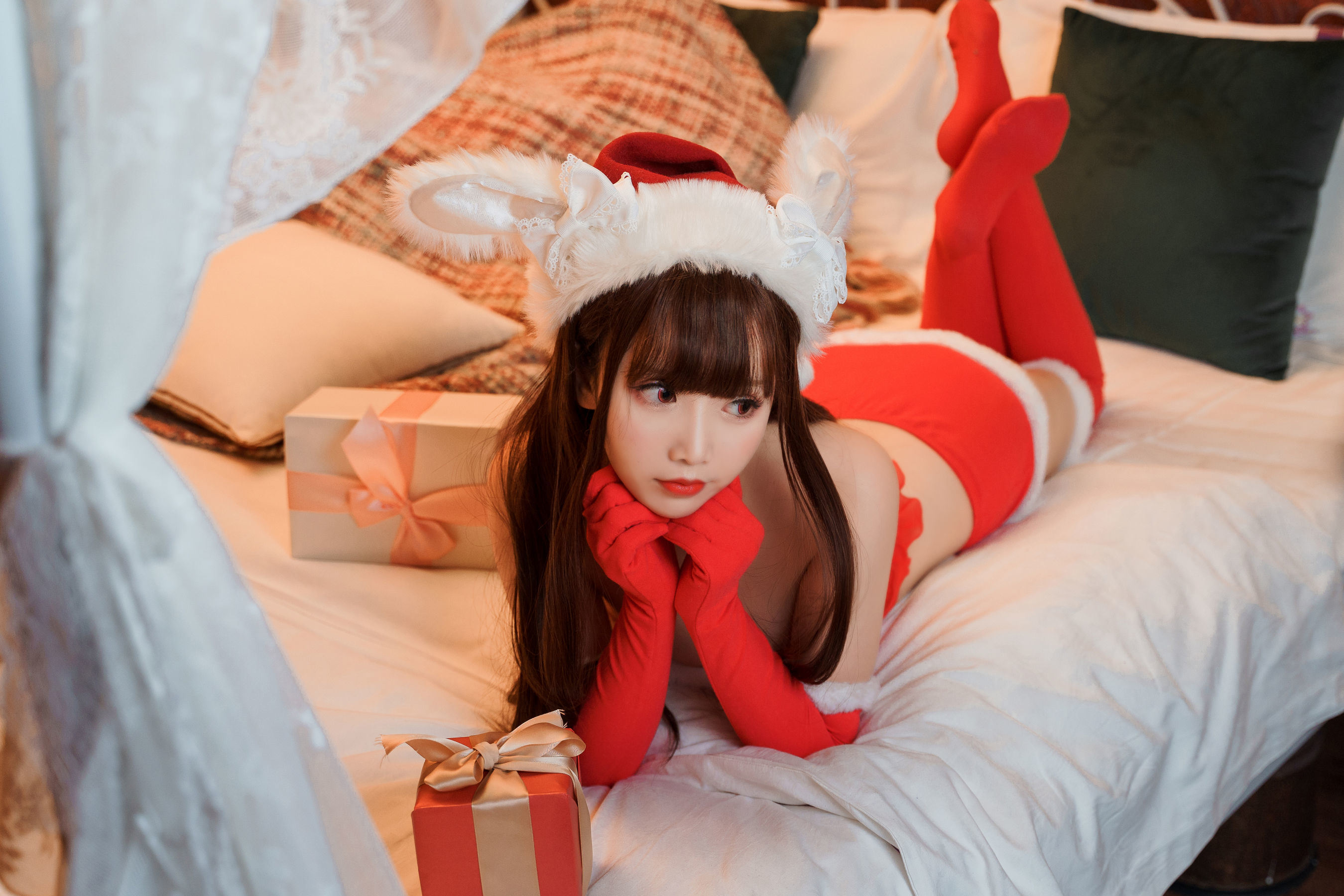 Internet Celebrity COSER Photobook] Cute Popular COSER Mian Bing Xian Er - Christmas Short Skirt
