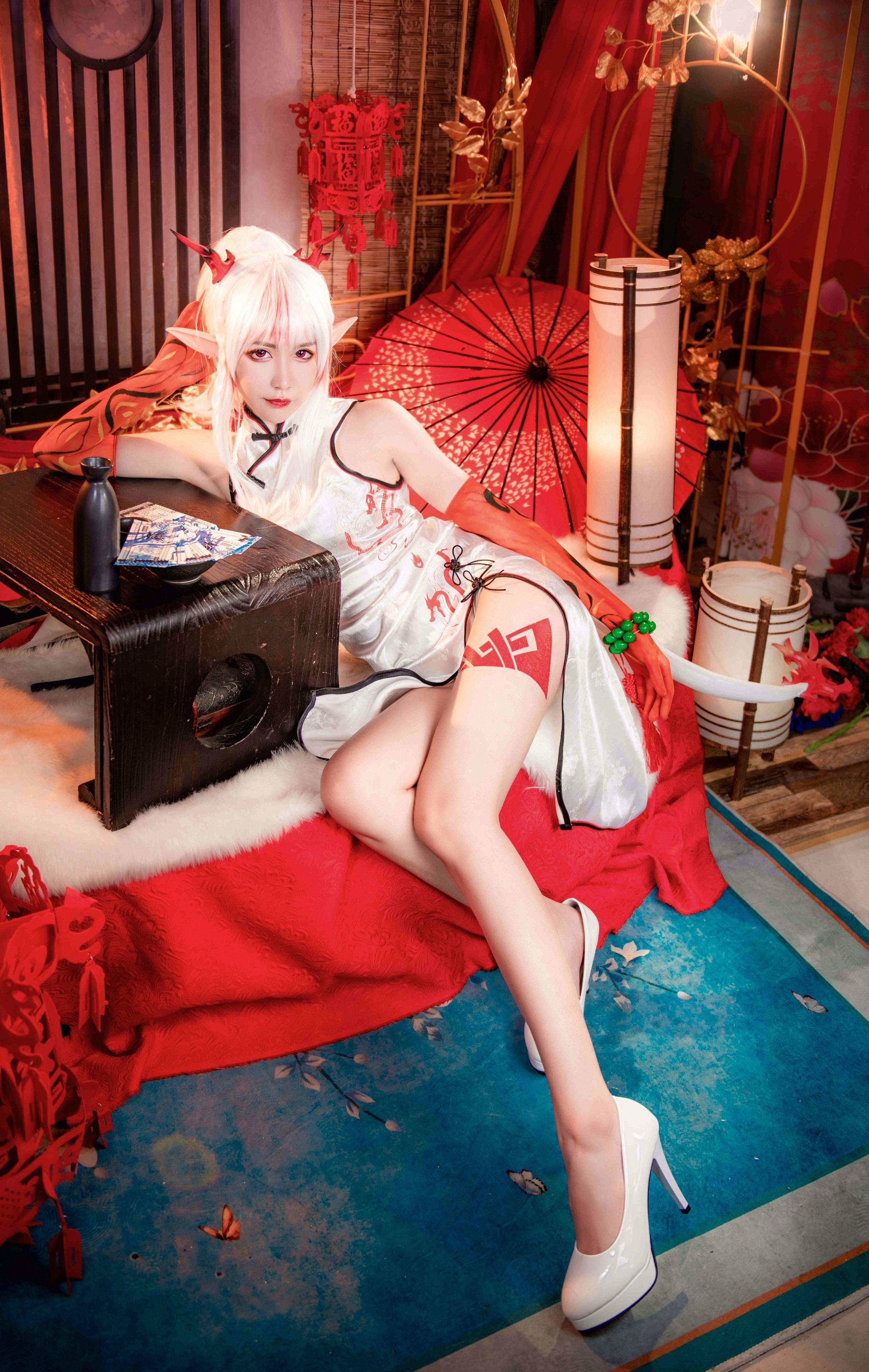 Bộ ảnh Net red Coser] Blogger Anime Ruan Yi_Fairy - Arknights Năm