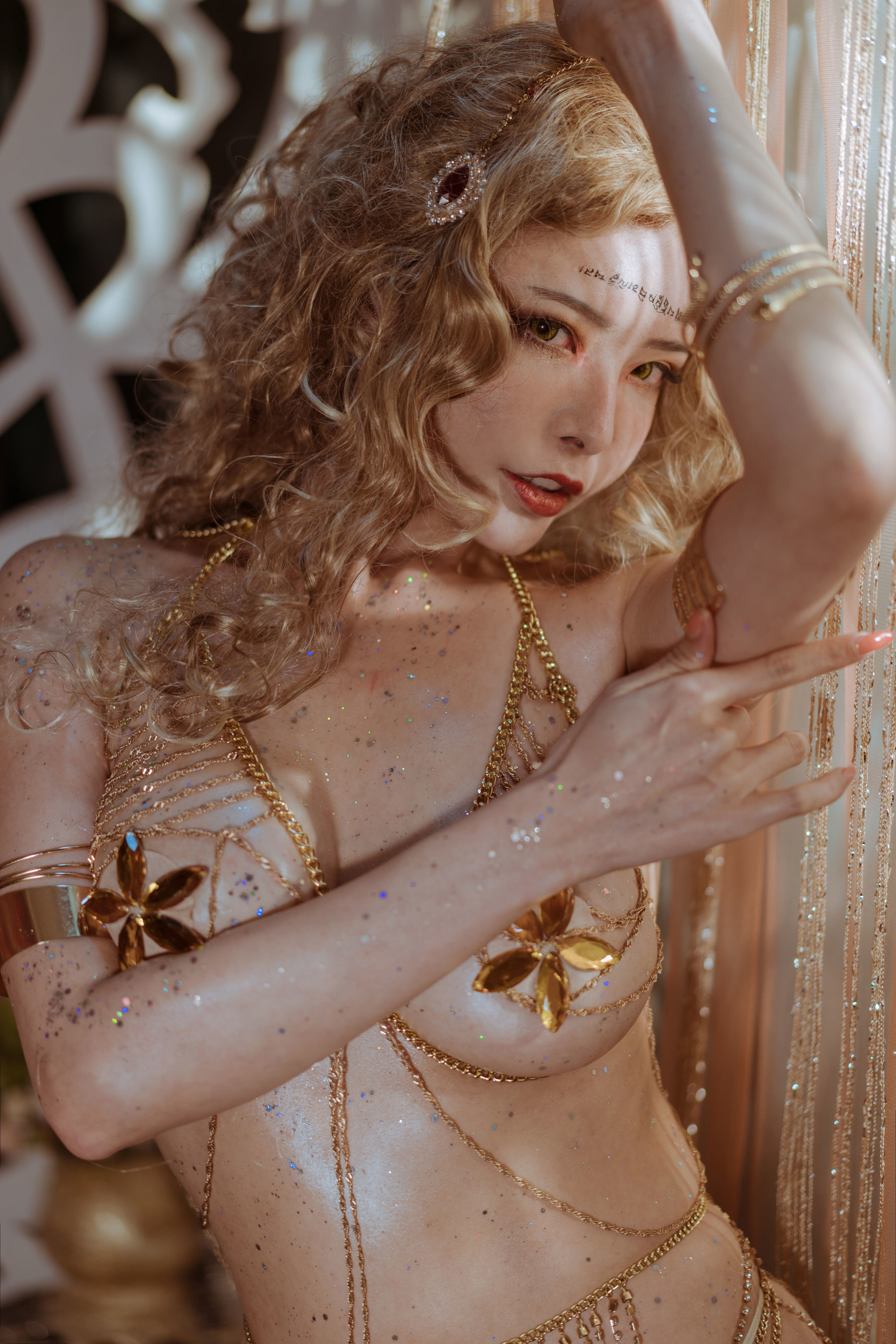 ネット紅人COSER写真] 秋とコーギー(シャオシャオキューキューキュー) - 金髪舞娘