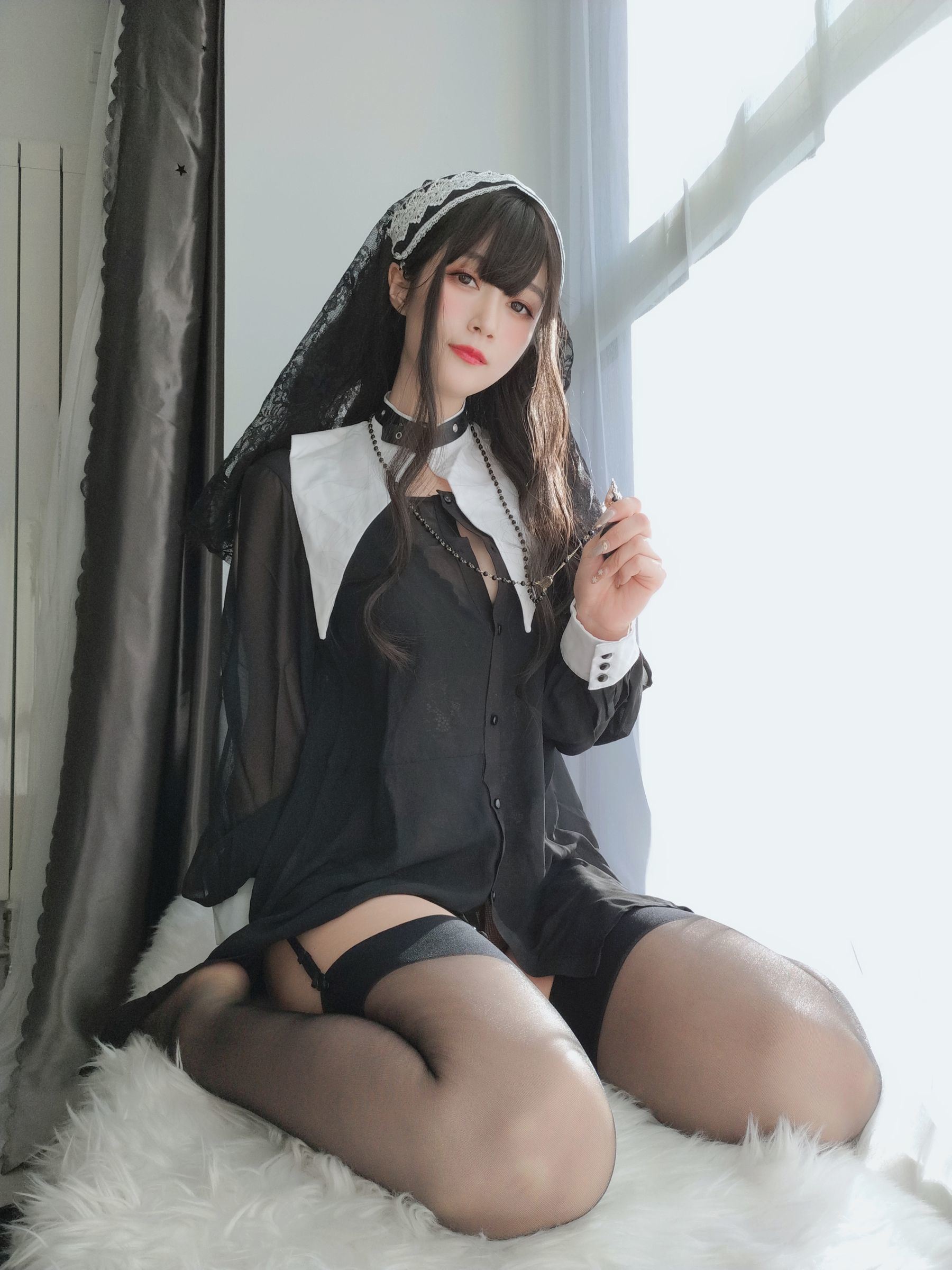 網紅COSER寫真] Coser小姐姐白銀 - 蕾絲修女
