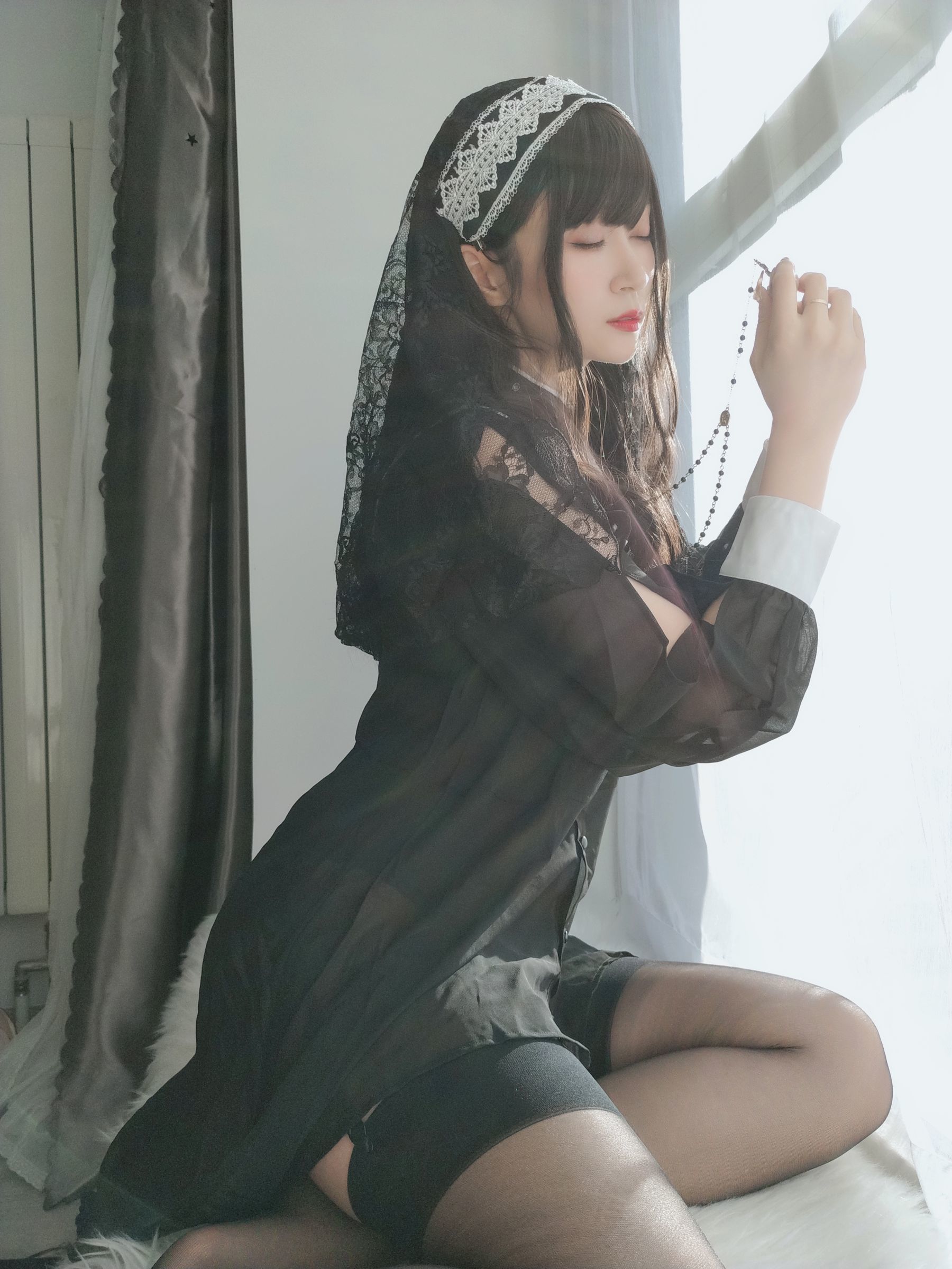 網紅COSER寫真] Coser小姐姐白銀 - 蕾絲修女