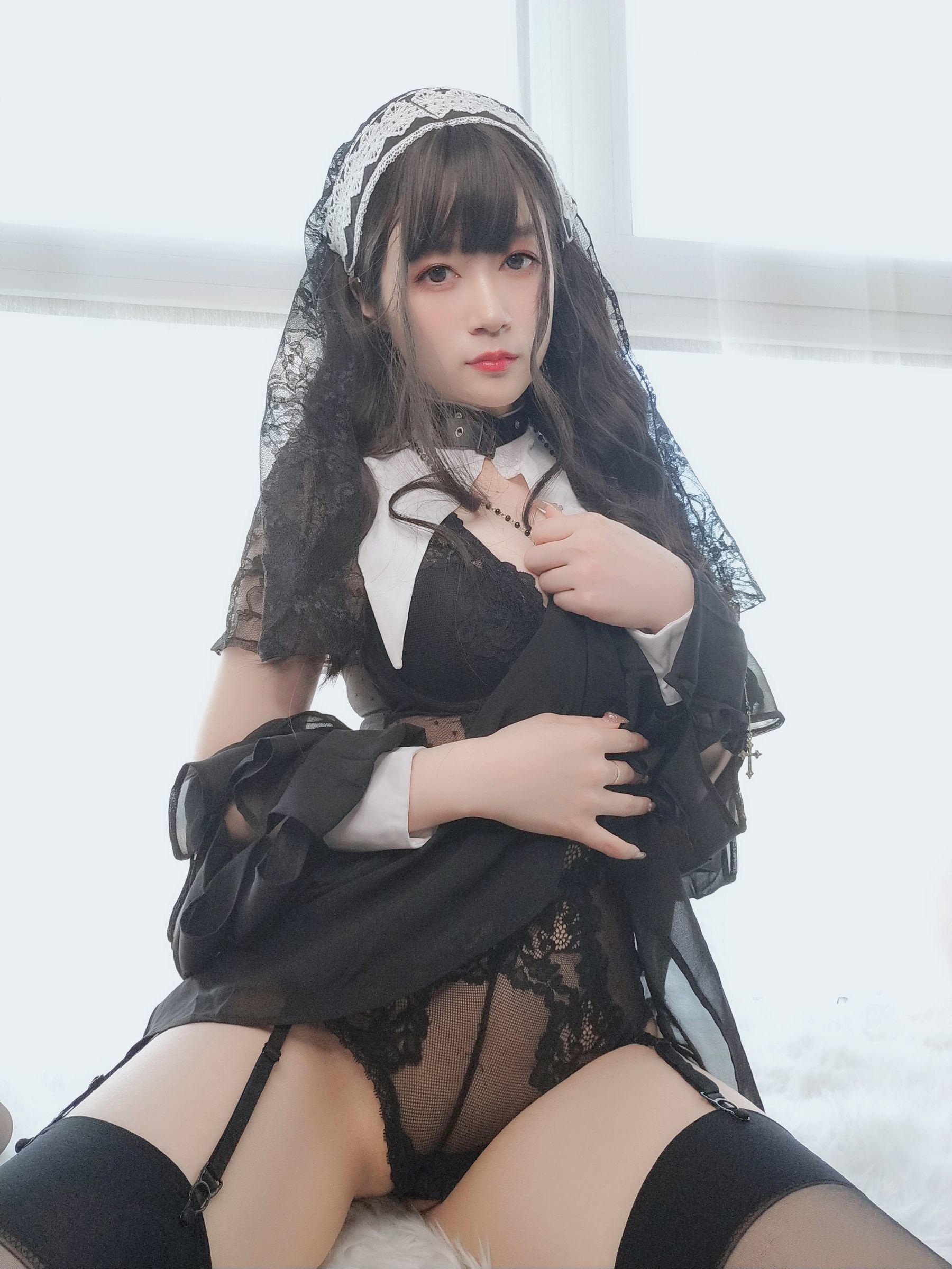 網紅COSER寫真] Coser小姐姐白銀 - 蕾絲修女