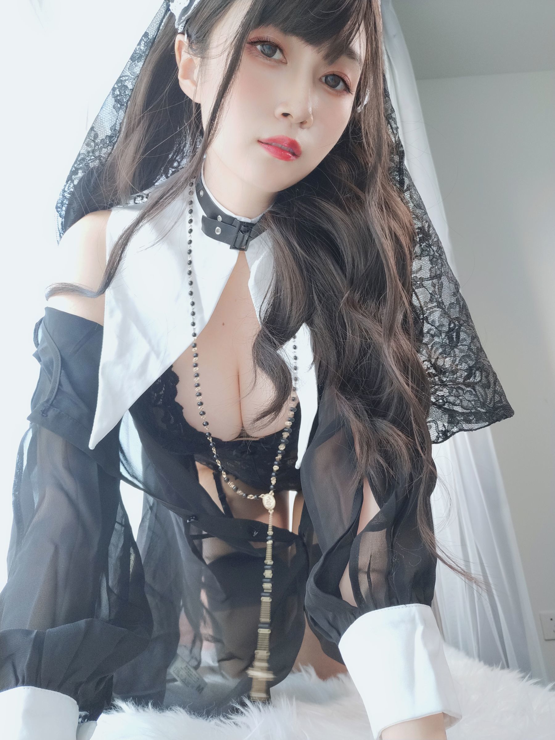 網紅COSER寫真] Coser小姐姐白銀 - 蕾絲修女