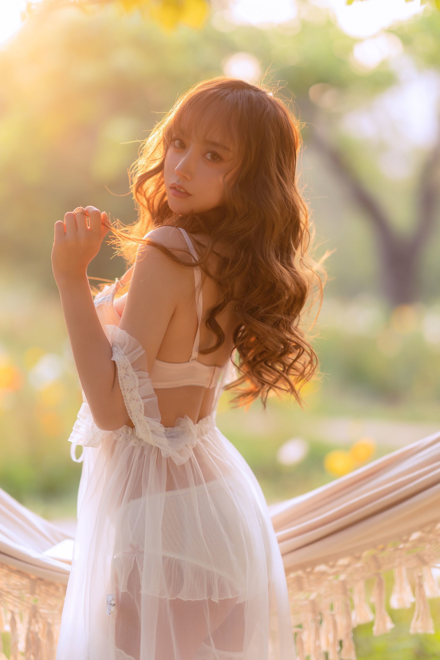 Internet Celebrity Coser Photobook] Douyu Mi Xian Xian Sama Photobook - Summer Limited Hammock