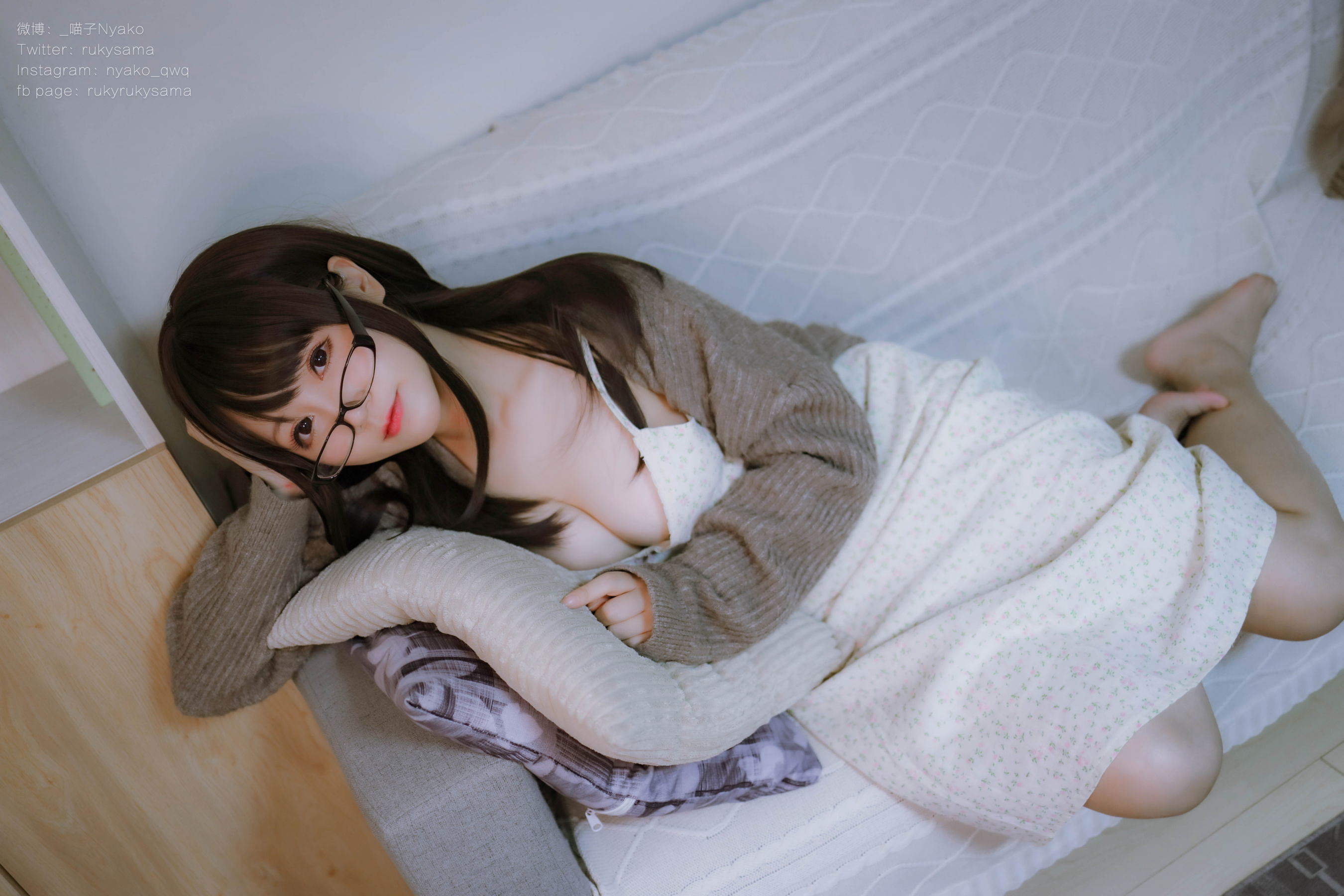 Bộ ảnh COSER nổi tiếng mạng] Cô nàng dễ thương Nyako Meowzi - Cuộc sống đồng cư với bạn gái tưởng tượng: Phiên bản trang phục thường ngày
