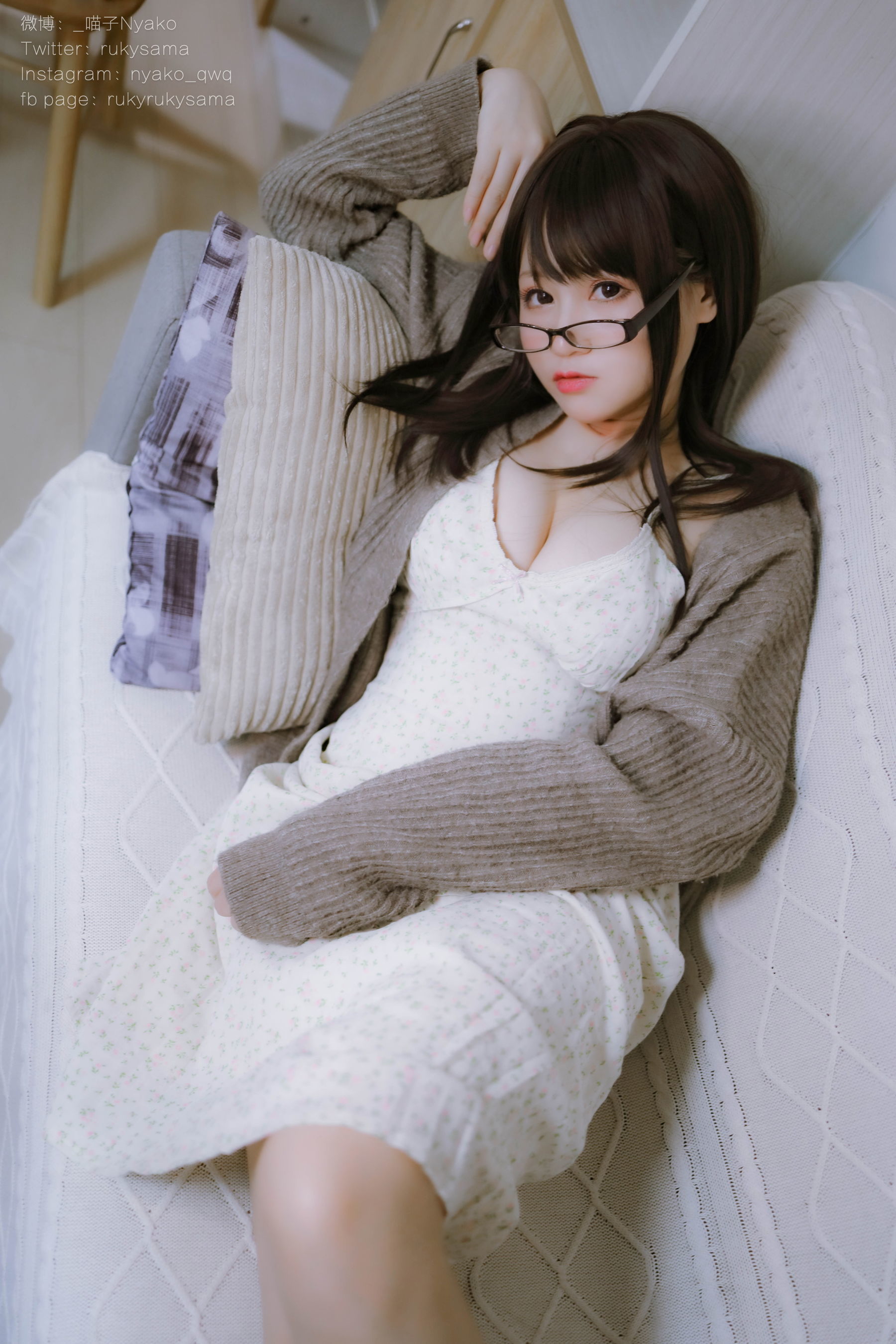 Bộ ảnh COSER nổi tiếng mạng] Cô nàng dễ thương Nyako Meowzi - Cuộc sống đồng cư với bạn gái tưởng tượng: Phiên bản trang phục thường ngày