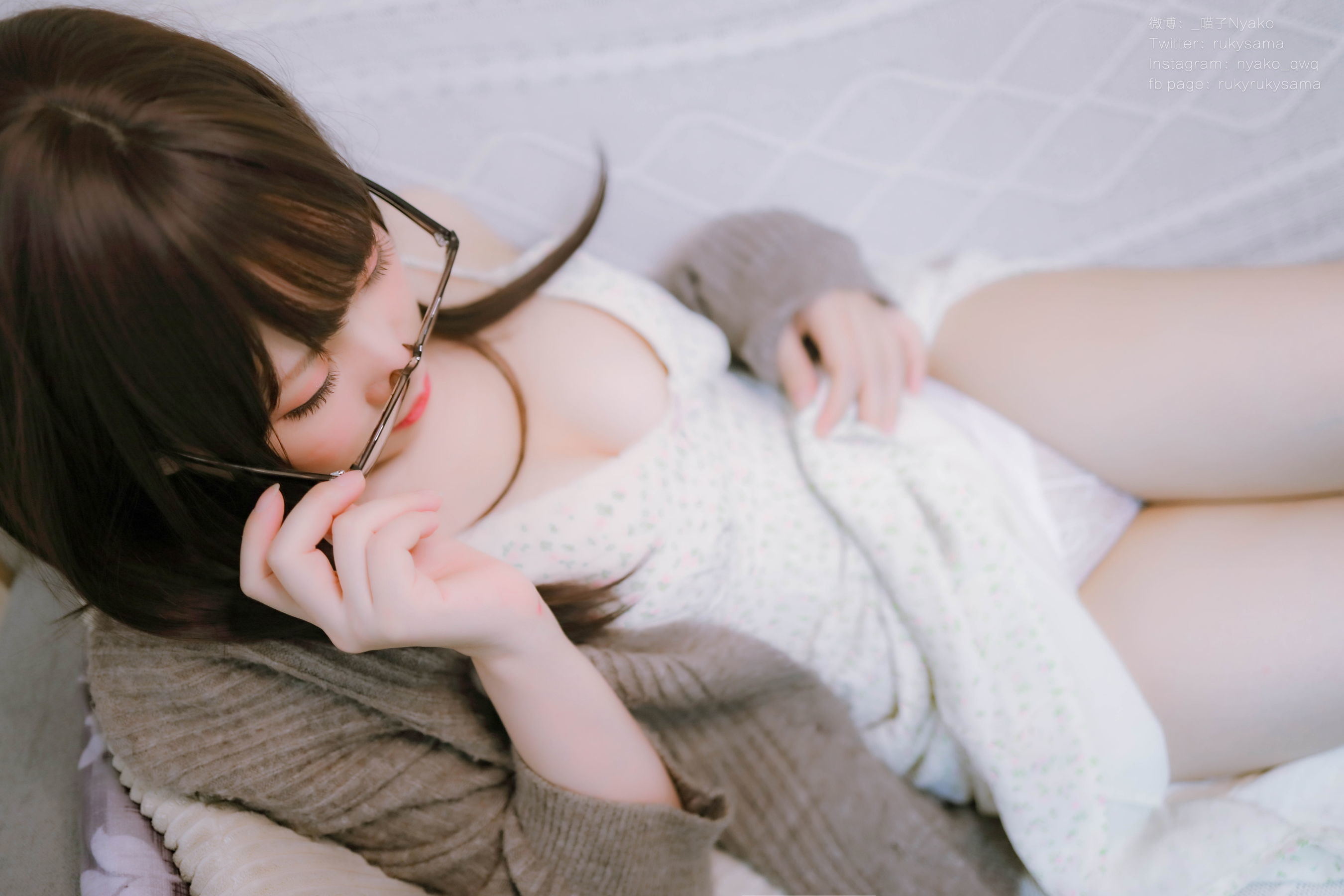 Bộ ảnh COSER nổi tiếng mạng] Cô nàng dễ thương Nyako Meowzi - Cuộc sống đồng cư với bạn gái tưởng tượng: Phiên bản trang phục thường ngày