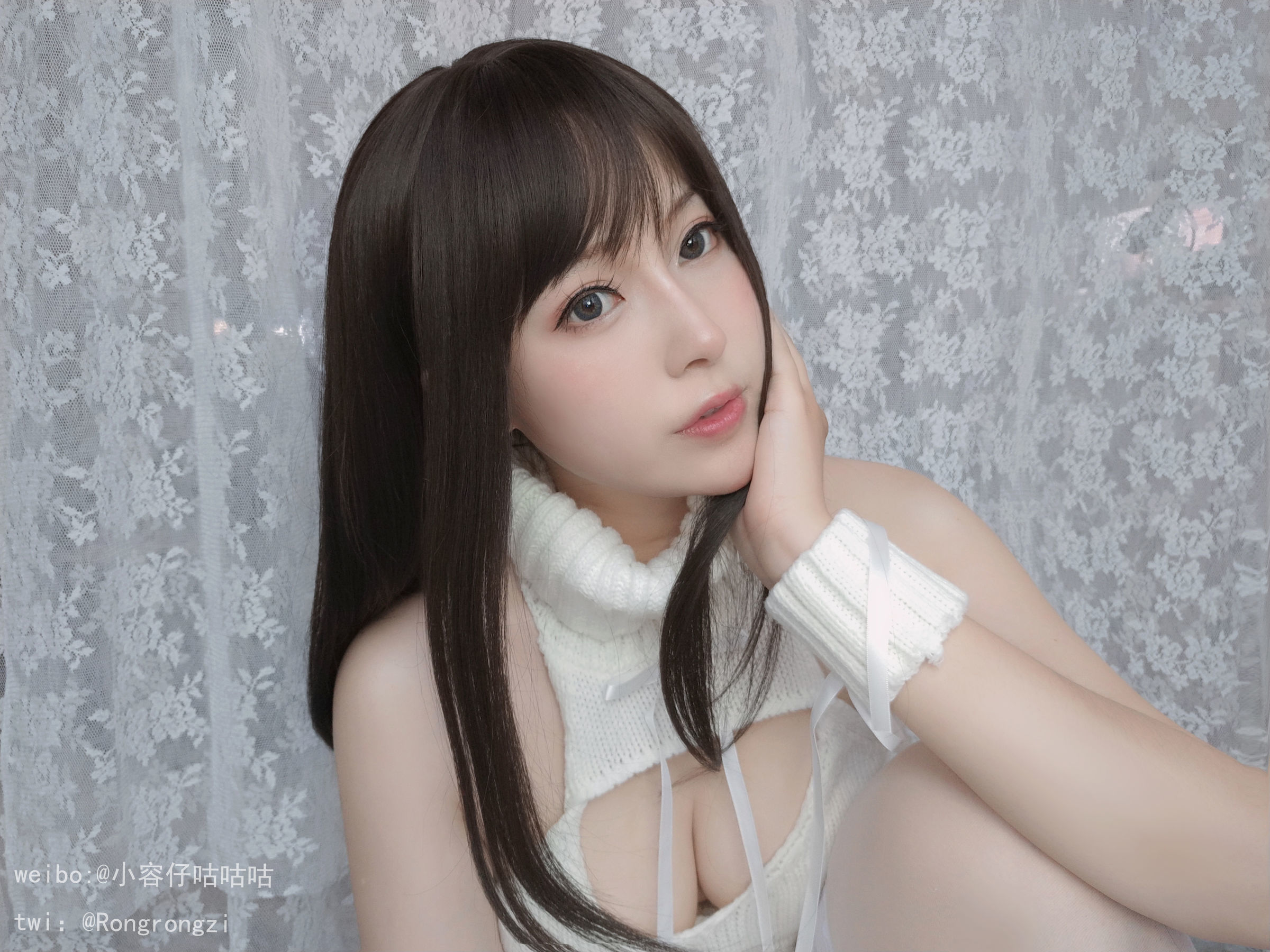 Net Red Coser Bộ ảnh] Tiểu Dung Tử Gu Gu Gu - Áo len trắng tinh