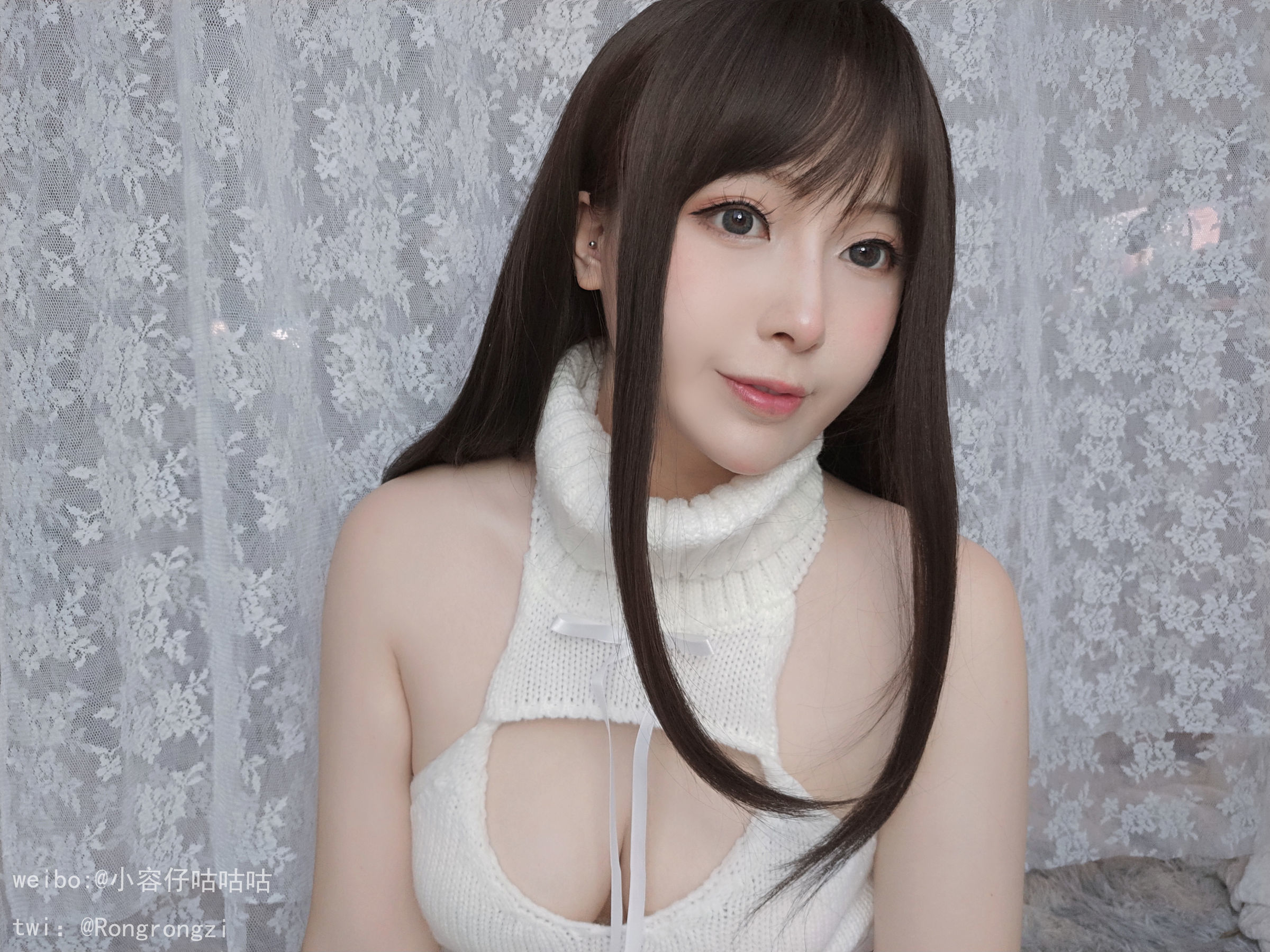 Net Red Coser Bộ ảnh] Tiểu Dung Tử Gu Gu Gu - Áo len trắng tinh