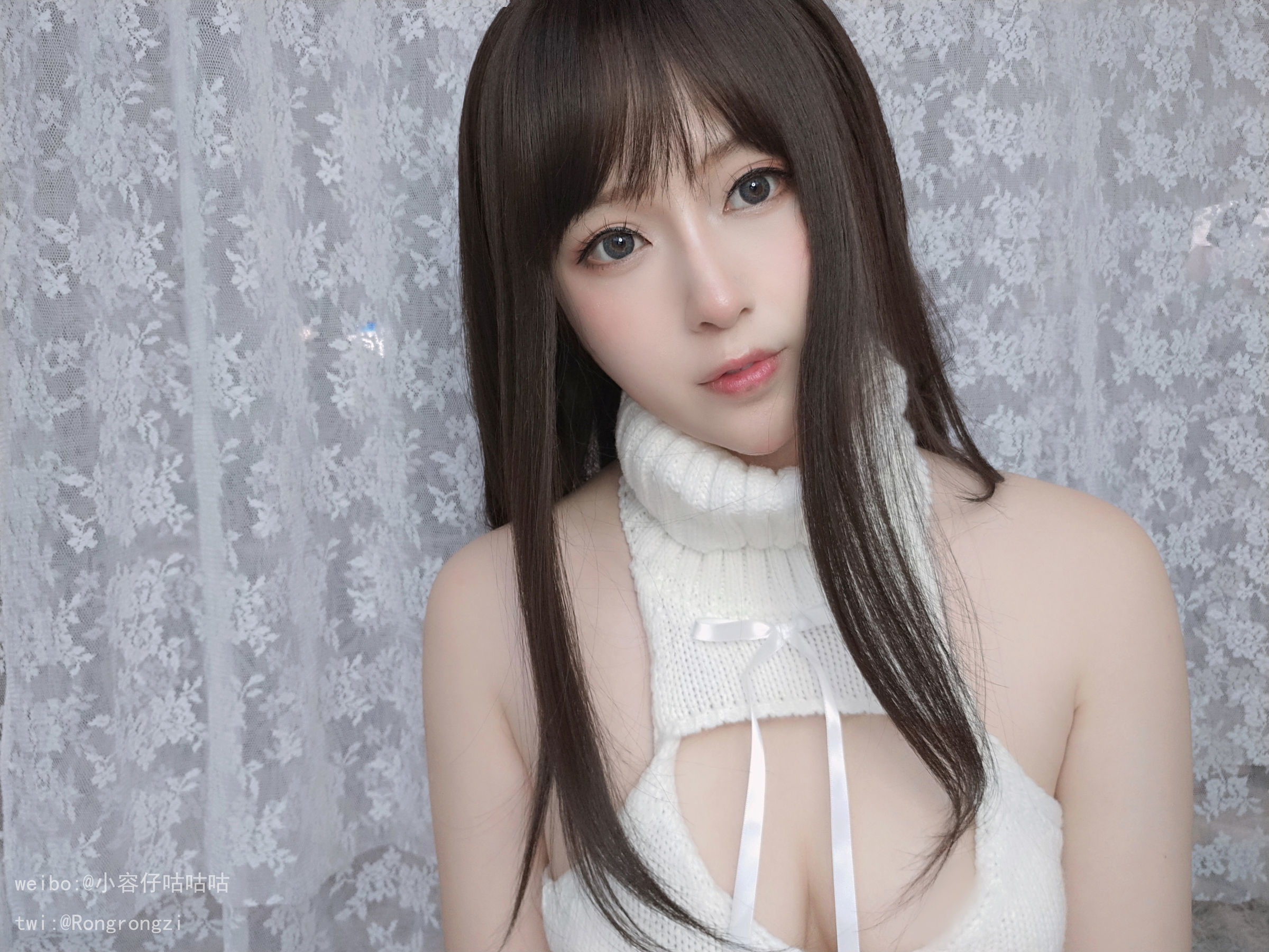 Net Red Coser Bộ ảnh] Tiểu Dung Tử Gu Gu Gu - Áo len trắng tinh
