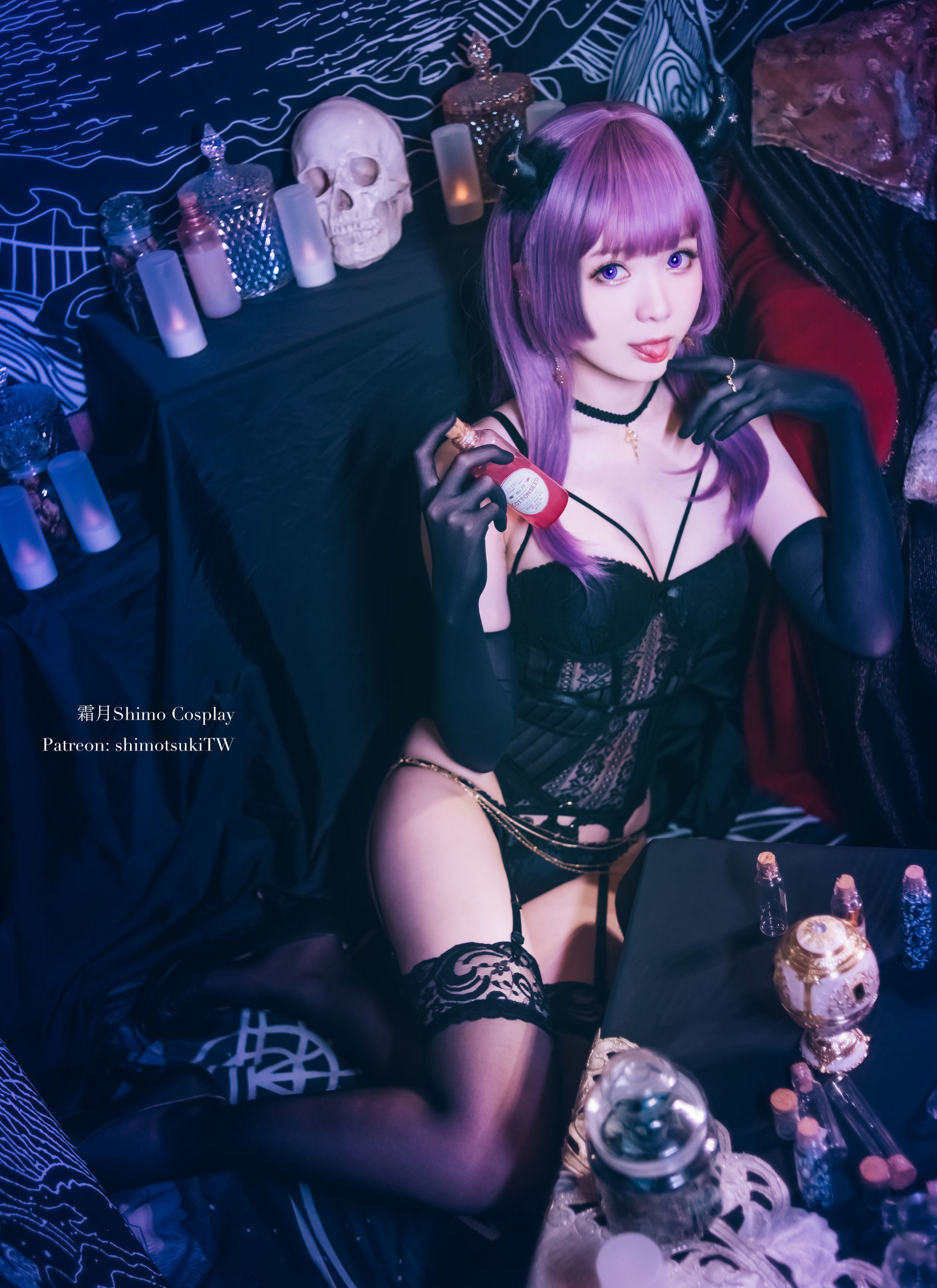 Internet Celebrity COSER Photobook] Weibo Girl Shuang Yue shimo - Underwear