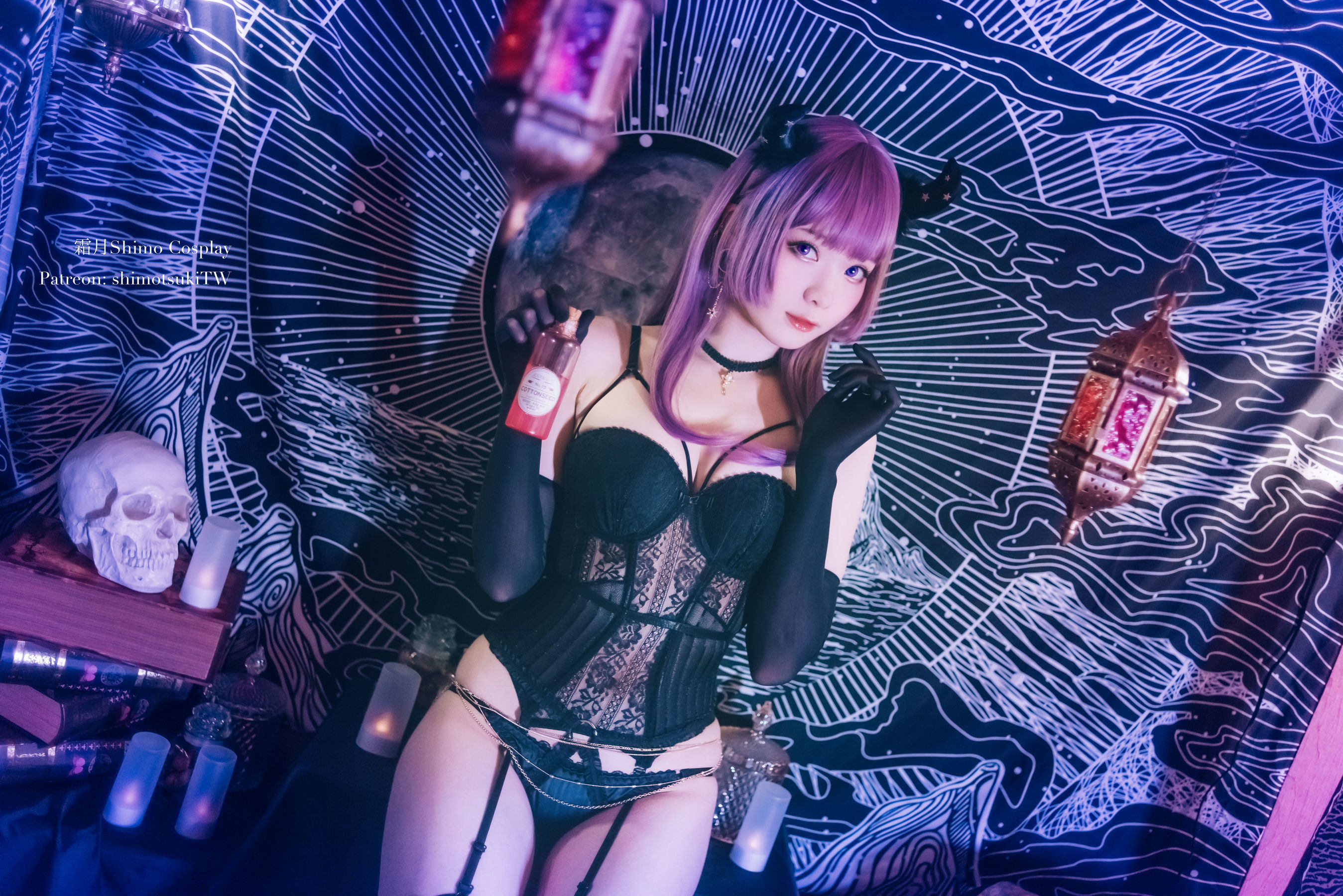 網紅 COSER 寫真] 微博妹紙霜月詩莫 - 內衣