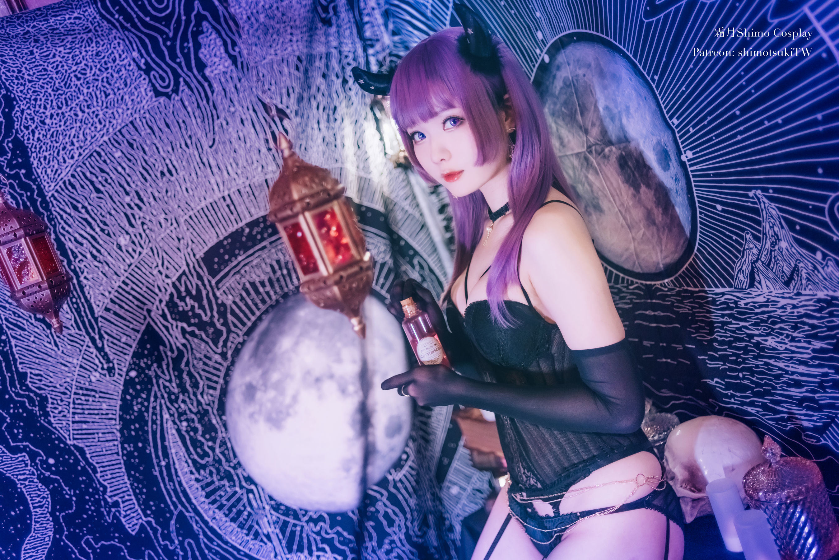 網紅 COSER 寫真] 微博妹紙霜月詩莫 - 內衣