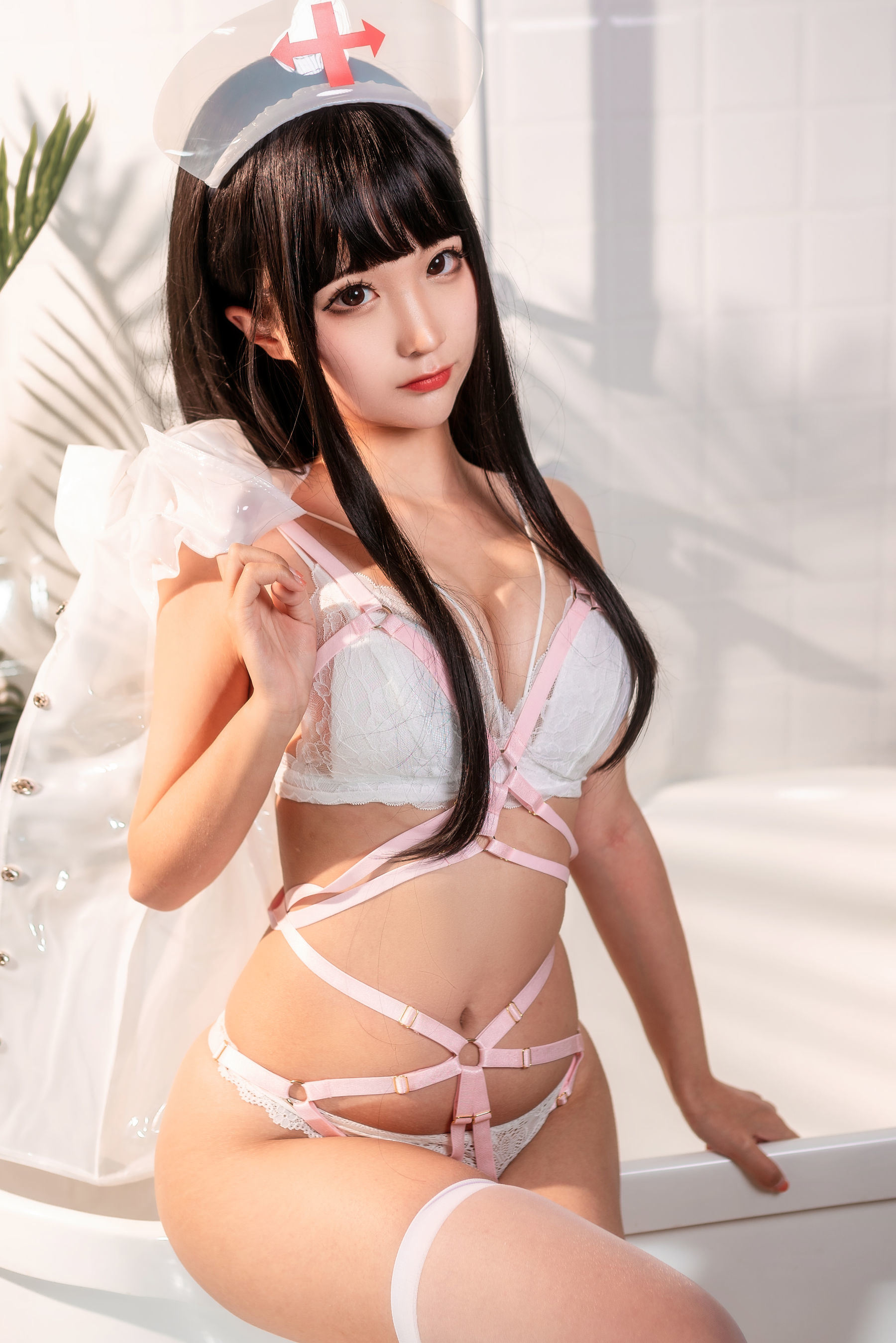 เน็ตไอดอล COSER ภาพถ่าย] บล็อกเกอร์อนิเม ชุนโมโม - ชุดยางพยาบาล สีขาว