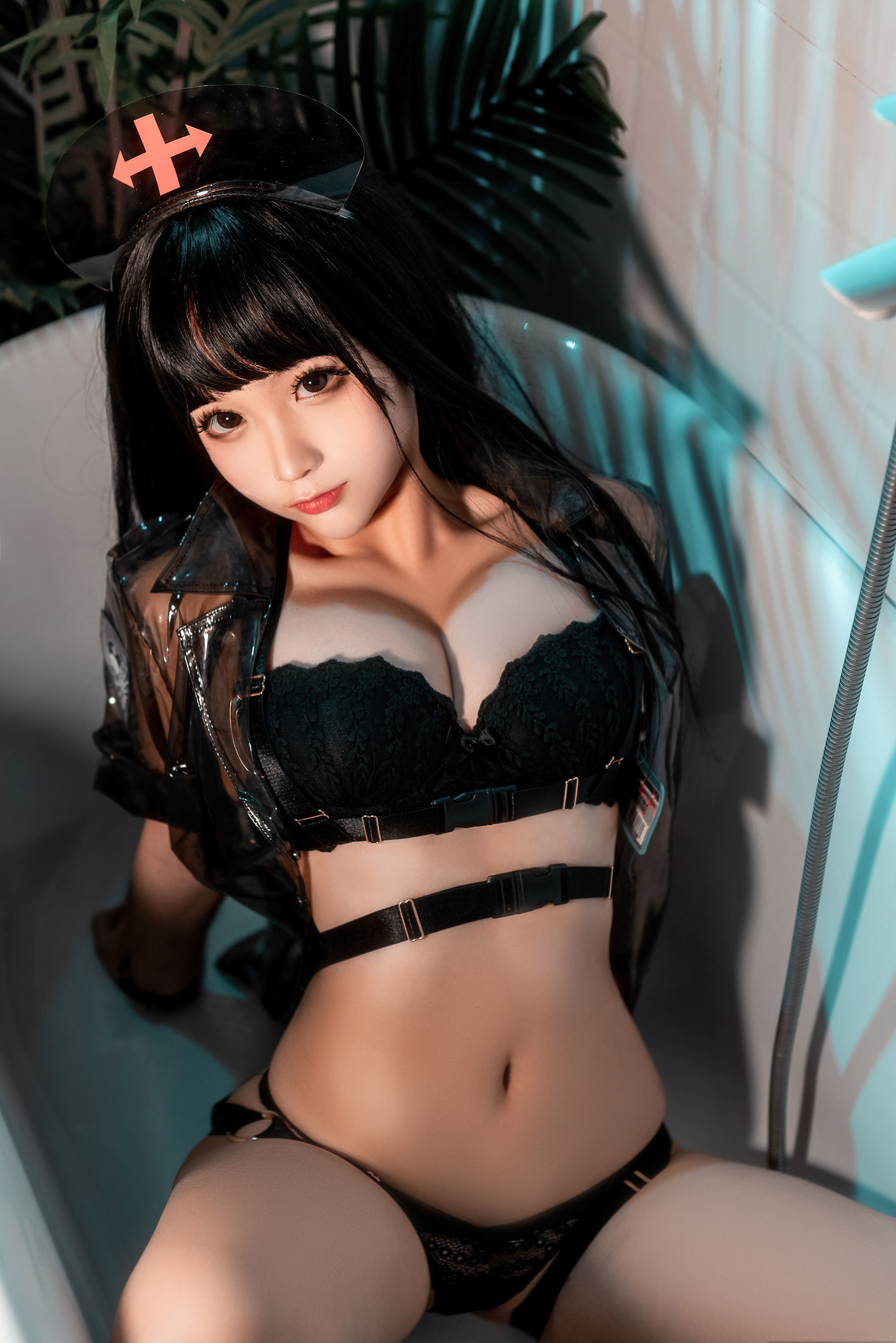 Internet Celebrity Cosplayer Photobook] Anime Blogger Chun Mo Mo - Latex Nurse Black