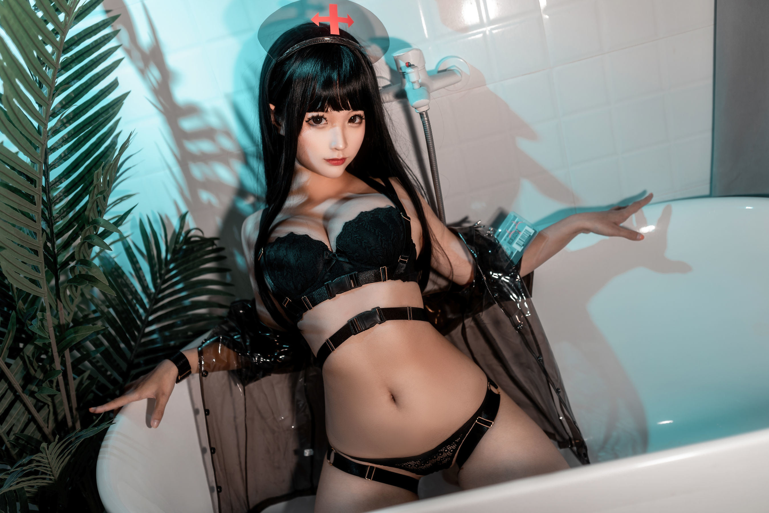 Internet Celebrity Cosplayer Photobook] Anime Blogger Chun Mo Mo - Latex Nurse Black