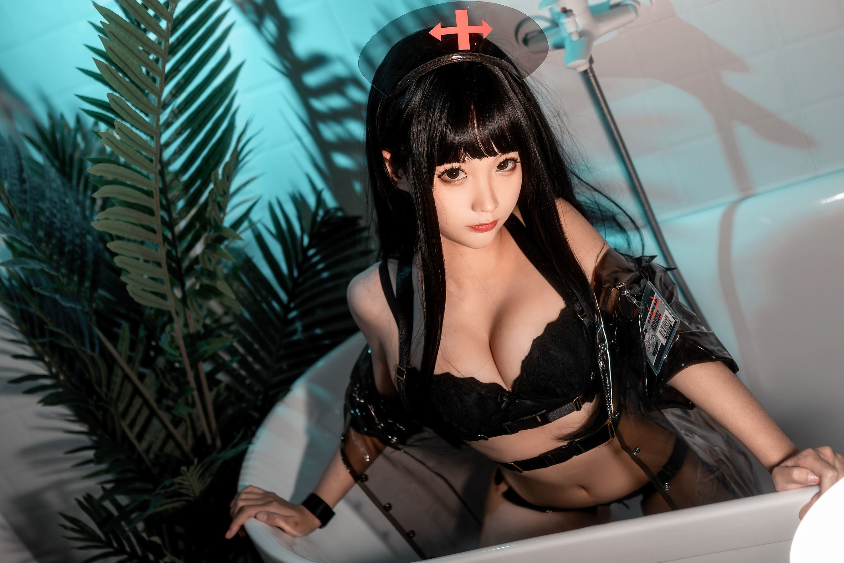 Internet Celebrity Cosplayer Photobook] Anime Blogger Chun Mo Mo - Latex Nurse Black