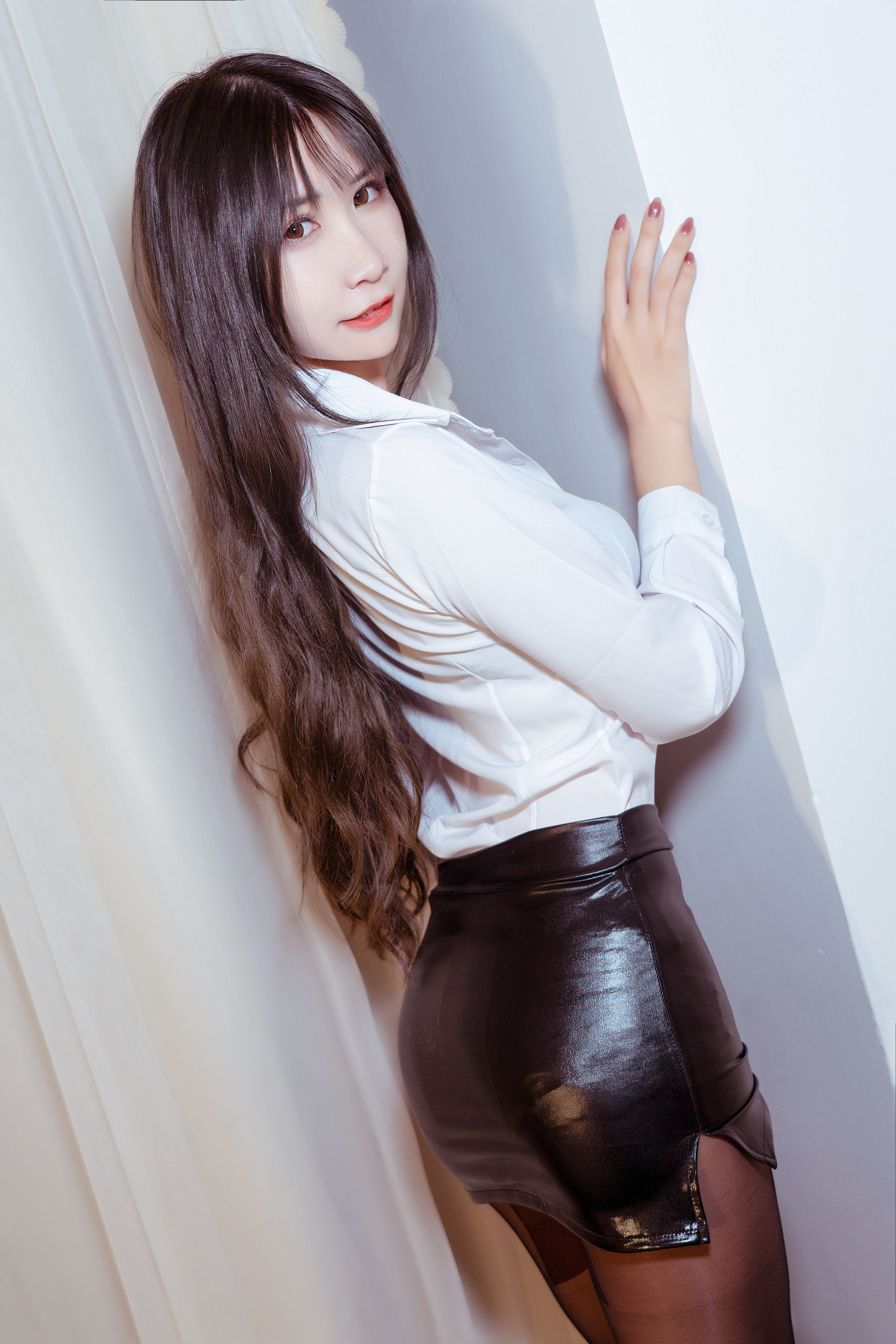 網紅 COSER 寫真] 動漫博主阮邑_菲瑞 - 大象 OL