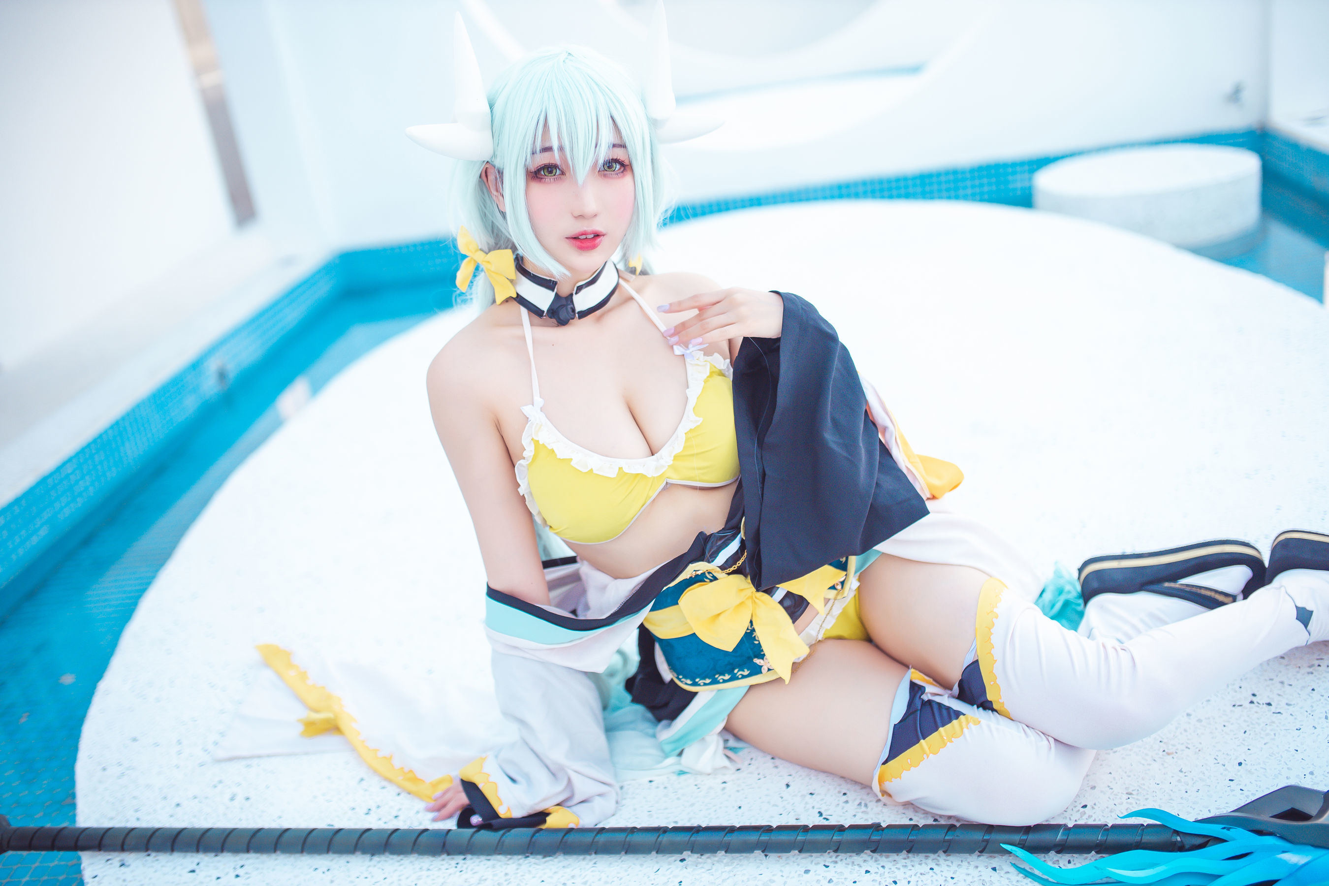 Internet Celebrity Cosplayer Photobook] Zhou Ji is a Cute Bunny - Qing Ji