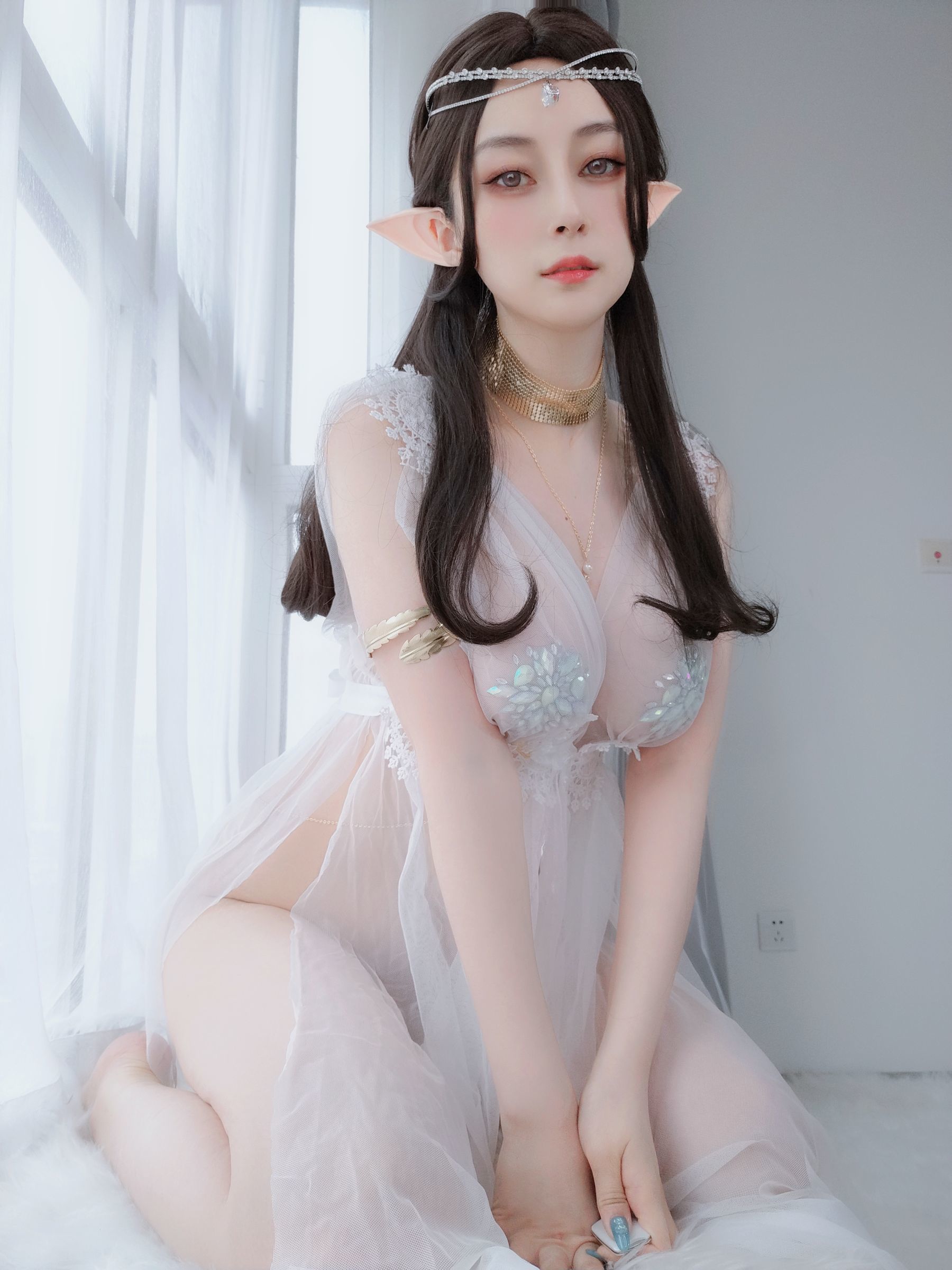 ネット紅人コスプレイヤー写真] コスプレイヤーお嬢様白銀 - エルフ宝石ランジェリー