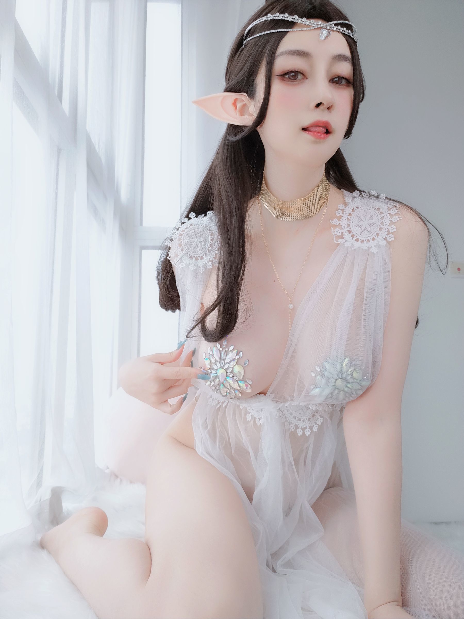 ネット紅人コスプレイヤー写真] コスプレイヤーお嬢様白銀 - エルフ宝石ランジェリー