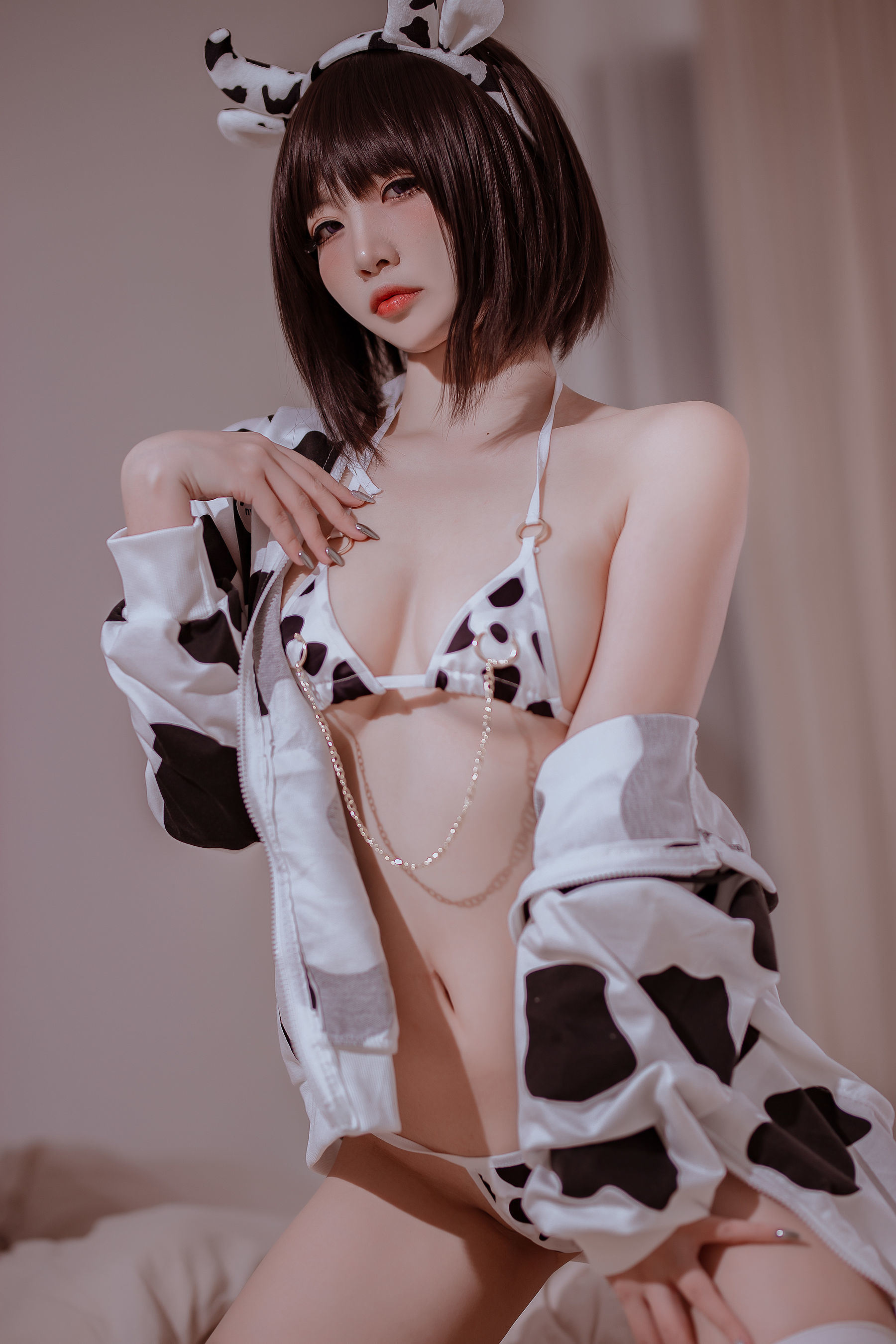 Internet Celebrity Coser Photobook] Popular Coser Er Zuo Nisa - Cow Sister