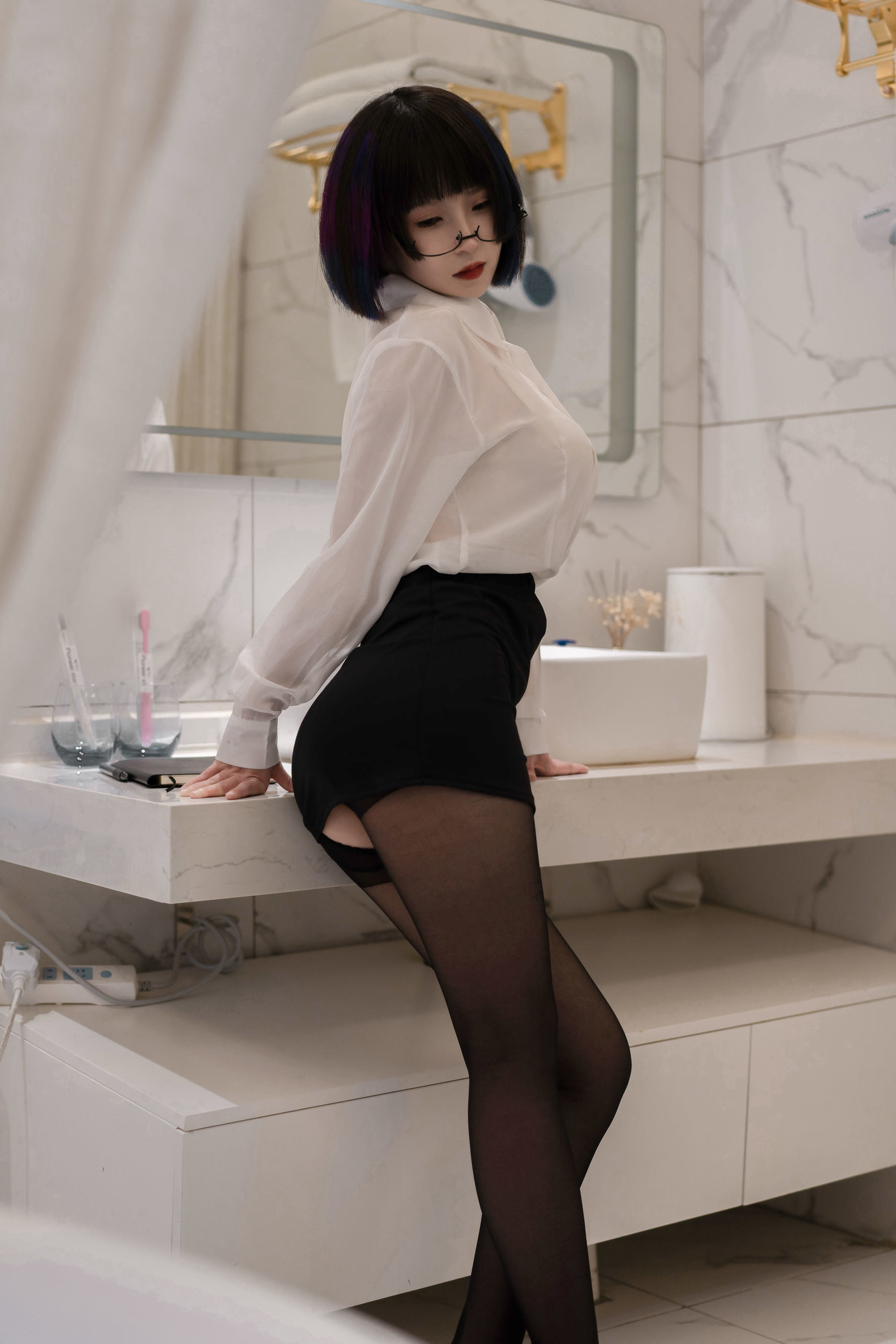 Internet Celebrity Coser Photobook] Beautiful Girl Yun Zai - Enchanting Little Secretary