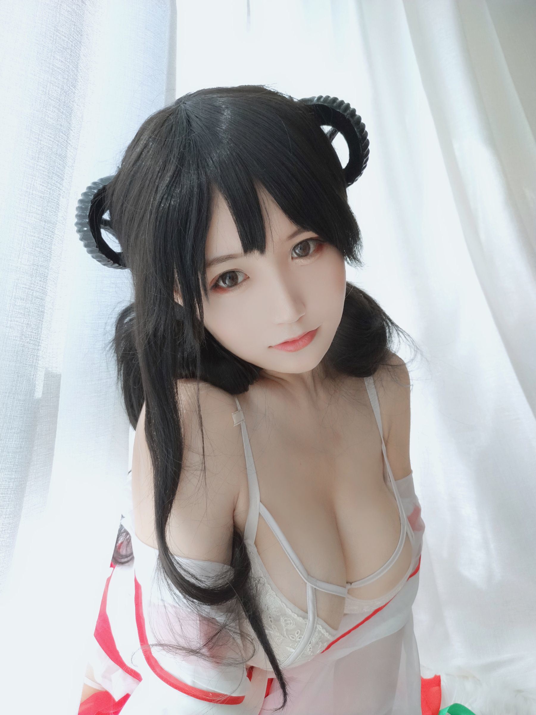 Internet Celebrity Coser Photobook] Anime Blogger Ogura Chiyo w - Shrine Maiden DLC