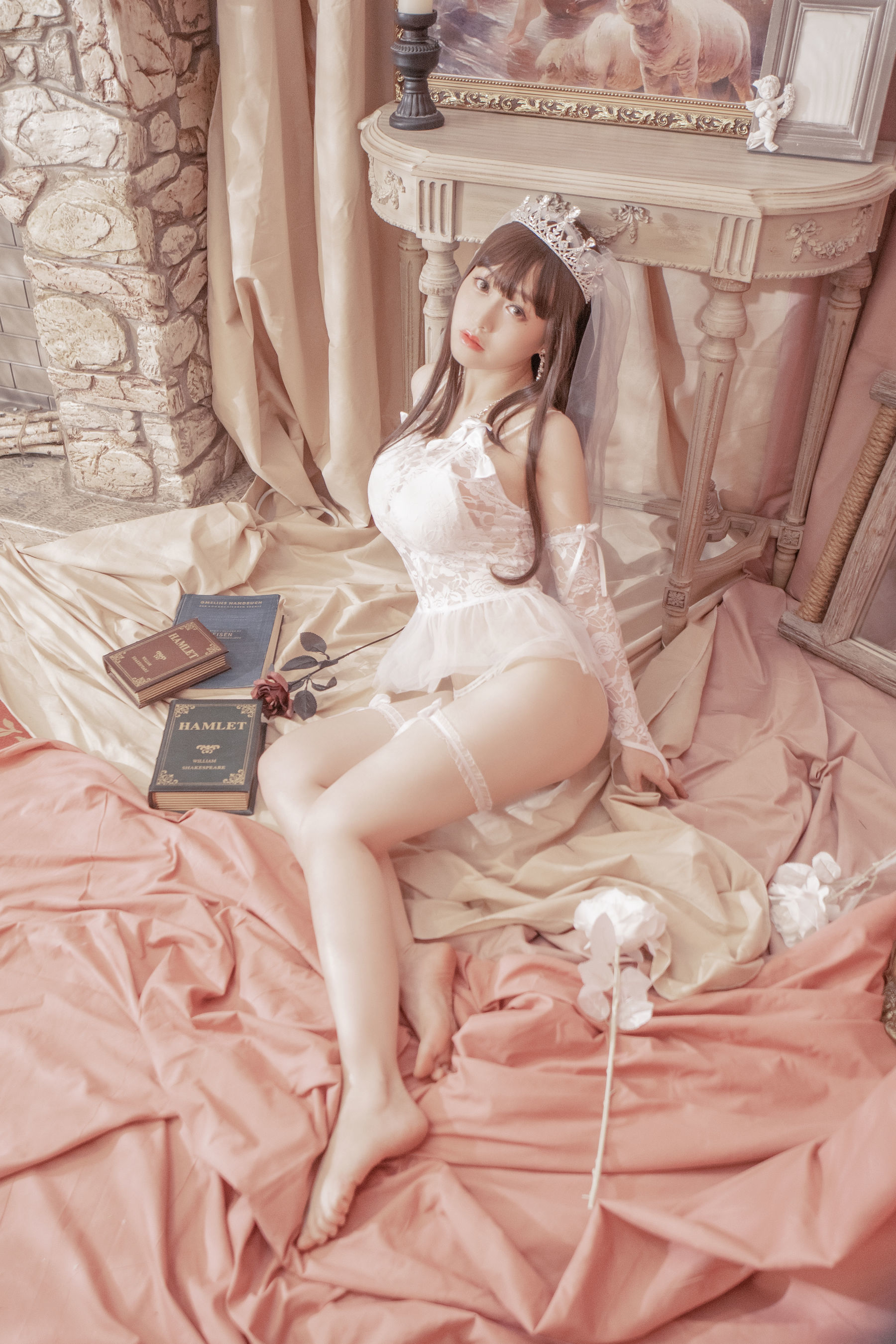 Internet Celebrity Coser Photobook] Anime Blogger Mizuki Removing Tail - Wedding Dress
