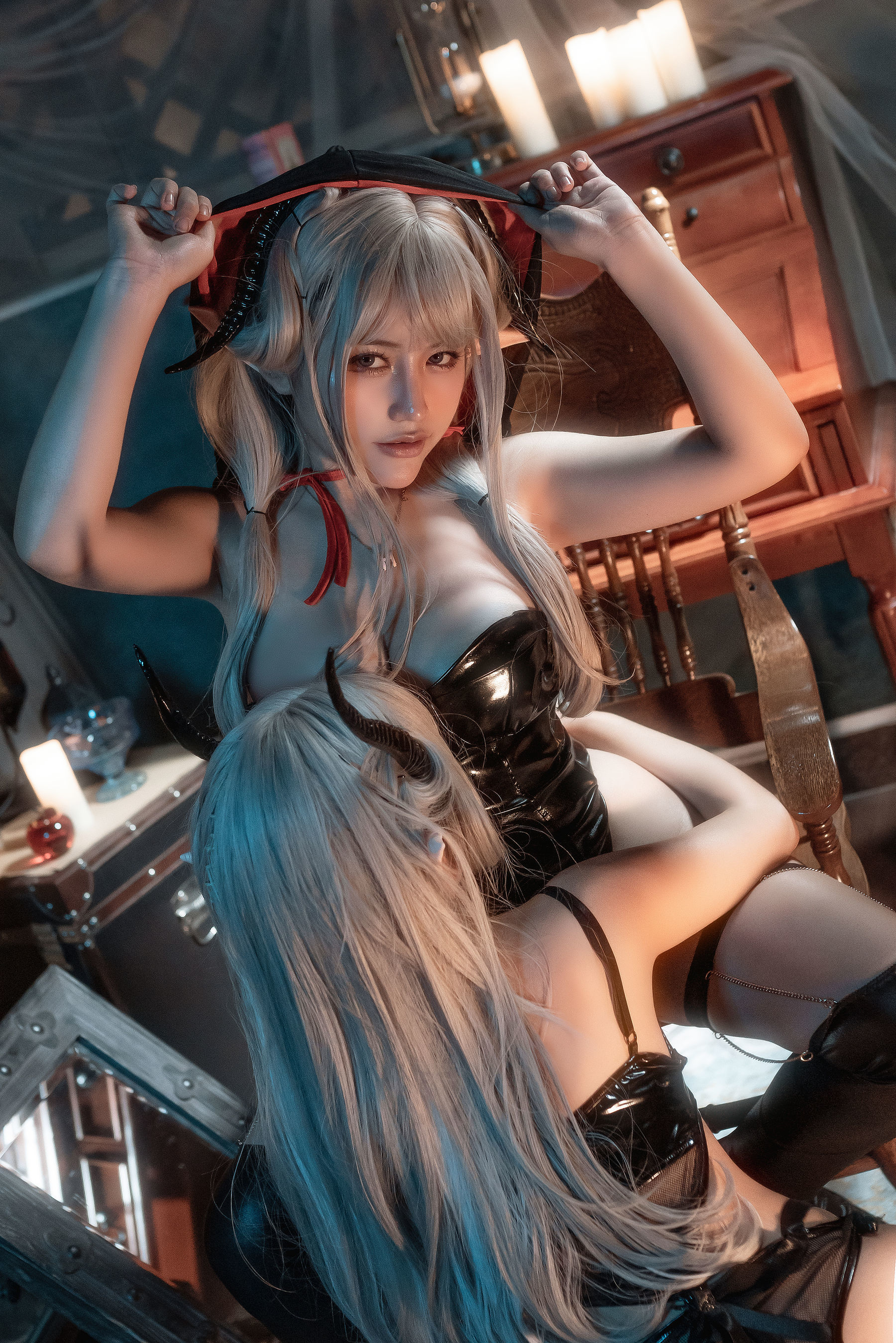 Internet Celebrity Coser Photobook] Anime Blogger Chun Mo Mo & Yi Xiao Fang Xiang Qin - Vampire