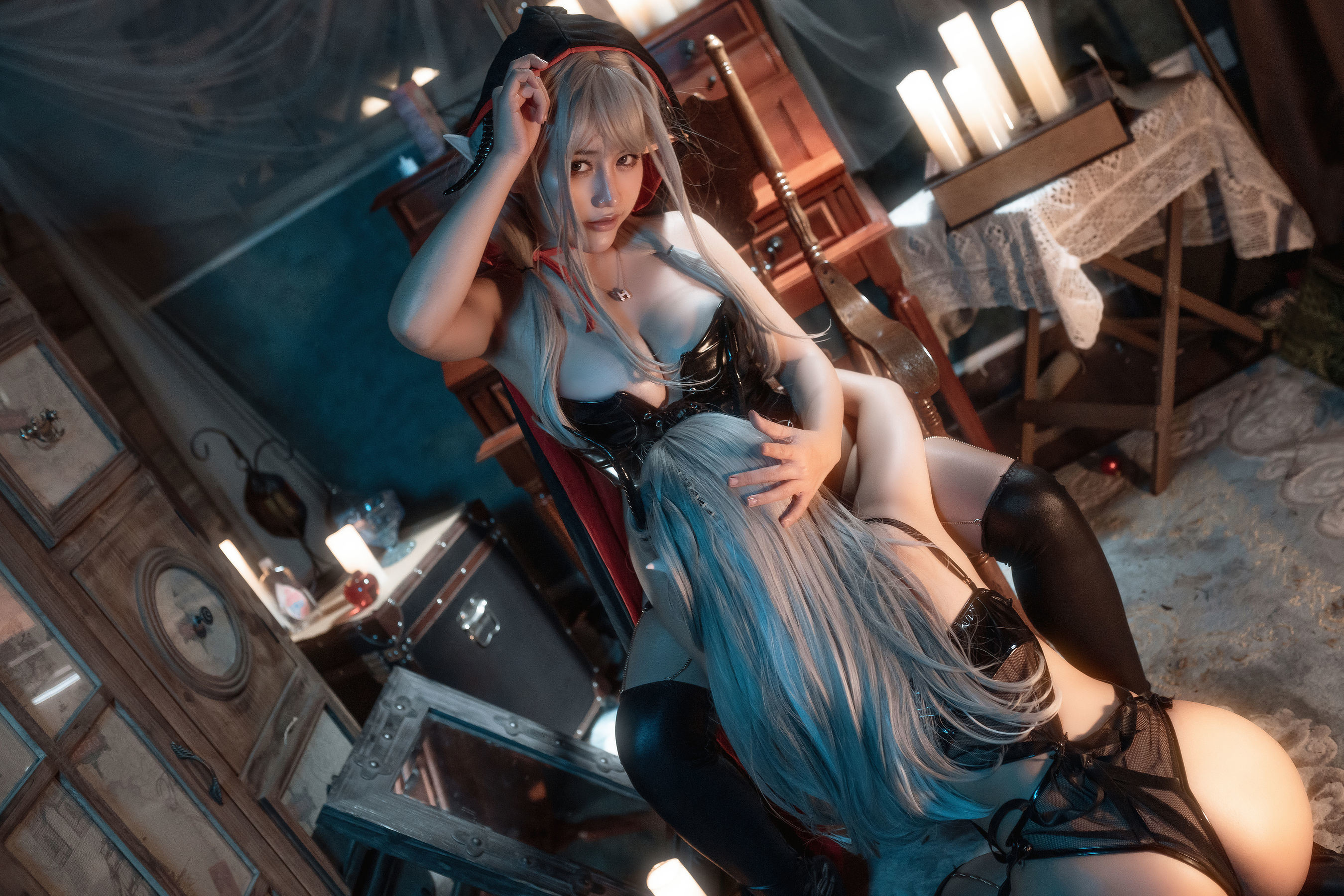 Internet Celebrity Coser Photobook] Anime Blogger Chun Mo Mo & Yi Xiao Fang Xiang Qin - Vampire