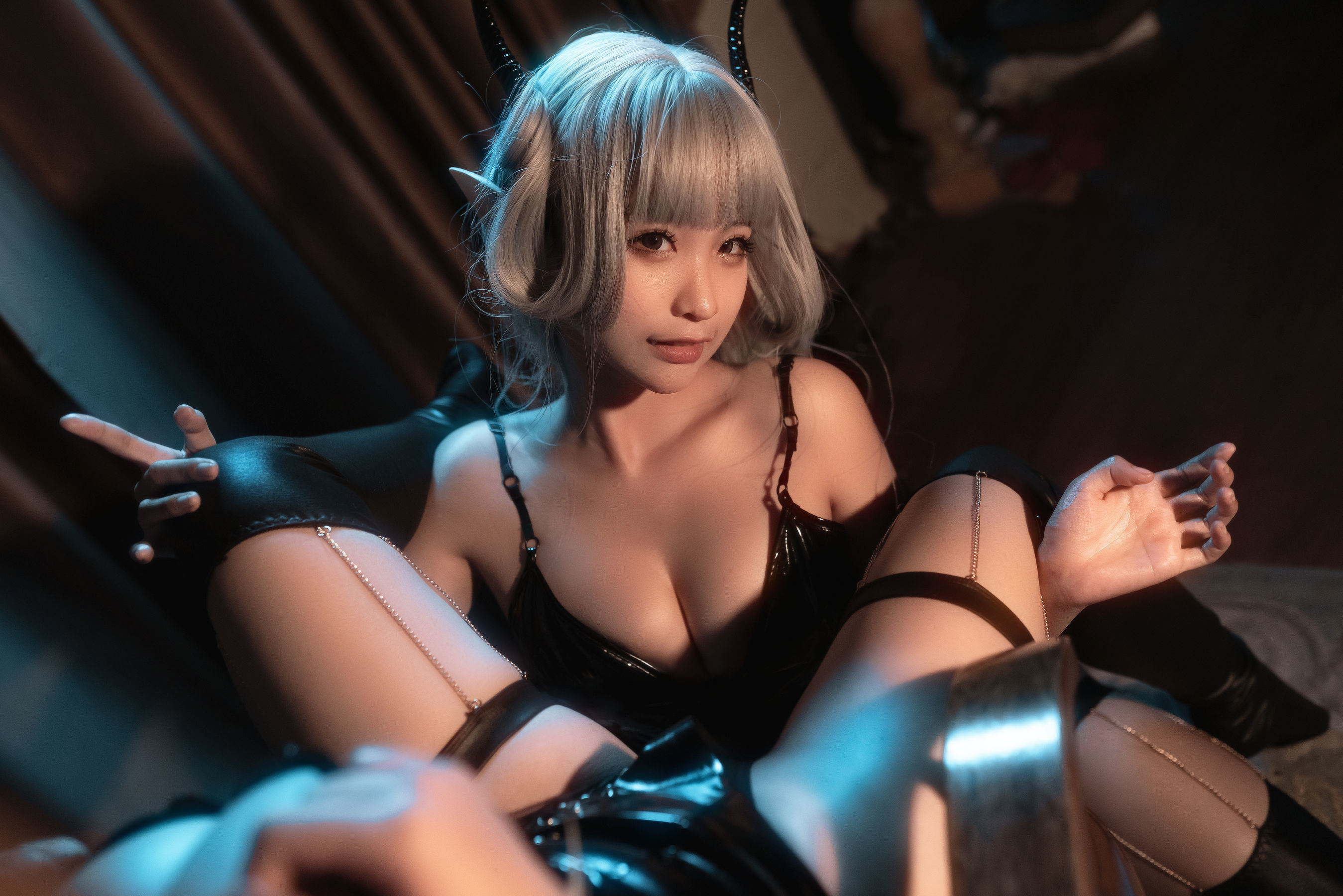 Internet Celebrity Coser Photobook] Anime Blogger Chun Mo Mo & Yi Xiao Fang Xiang Qin - Vampire