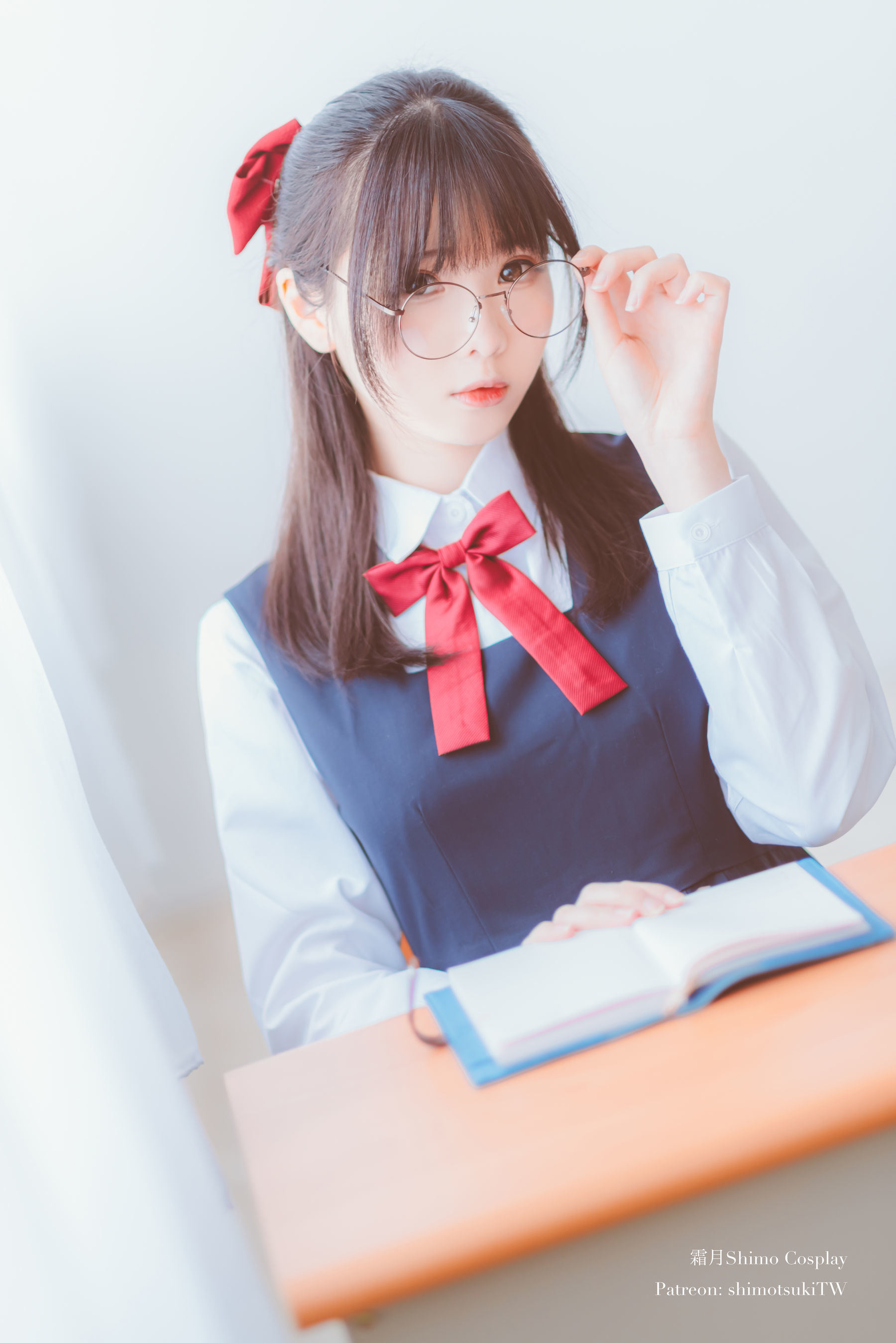 網紅COSER寫真] 微博妹紙霜月shimo - JK校服的誘惑