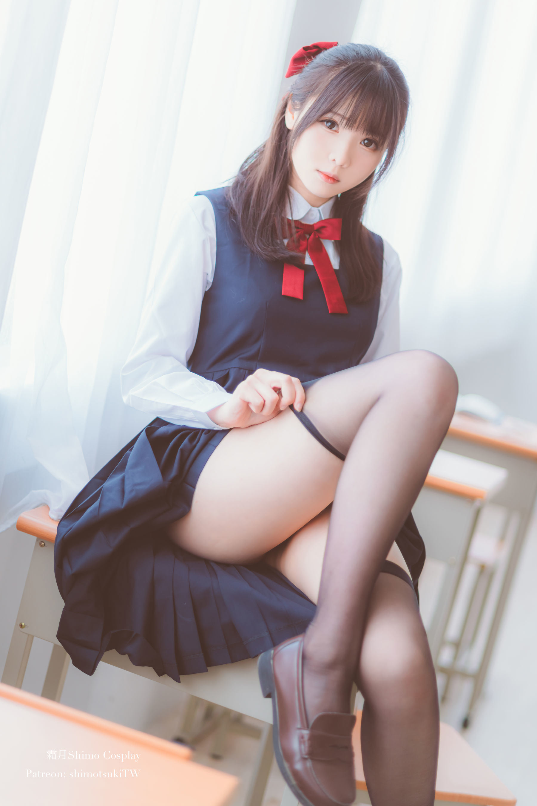 網紅COSER寫真] 微博妹紙霜月shimo - JK校服的誘惑
