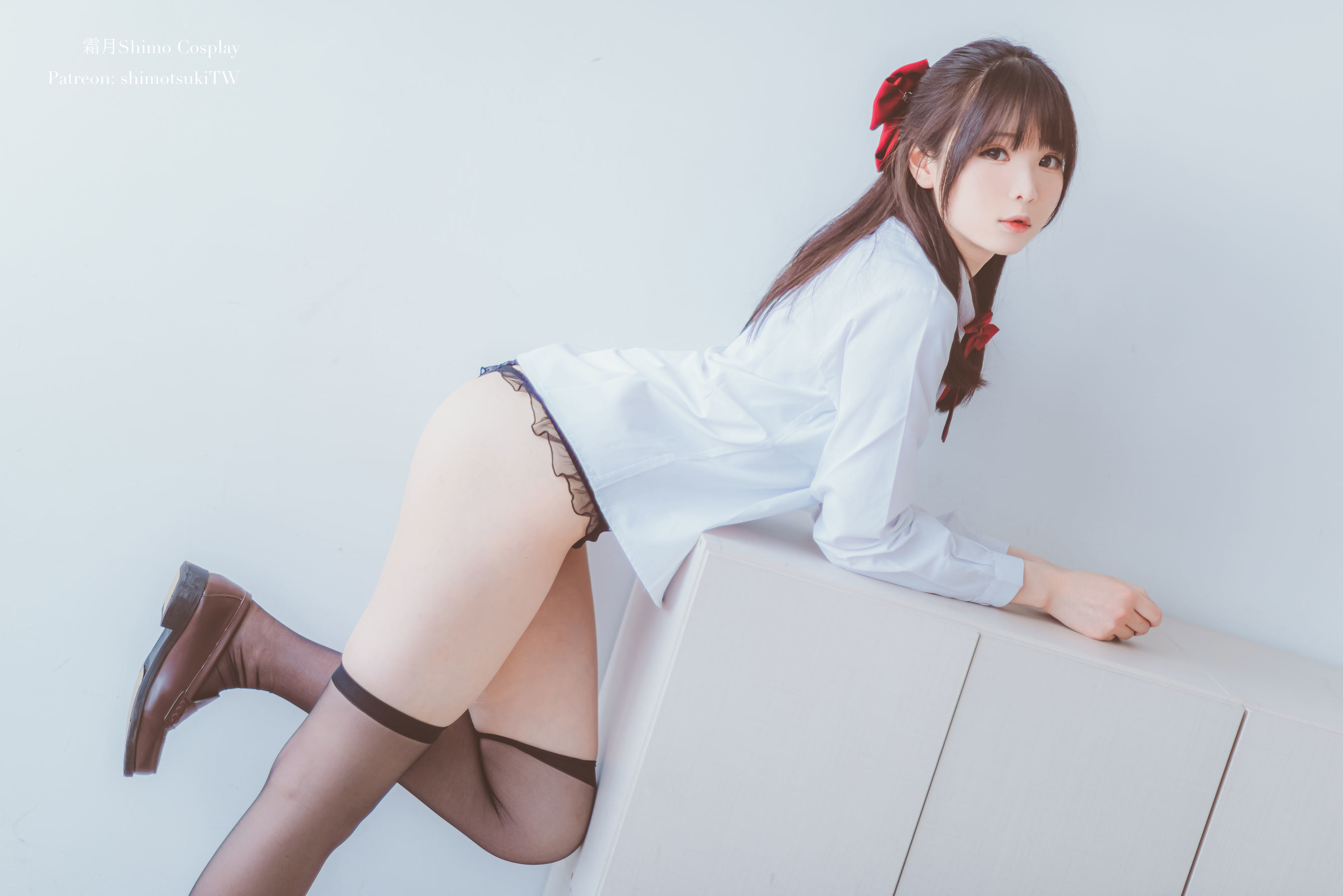 網紅COSER寫真] 微博妹紙霜月shimo - JK校服的誘惑