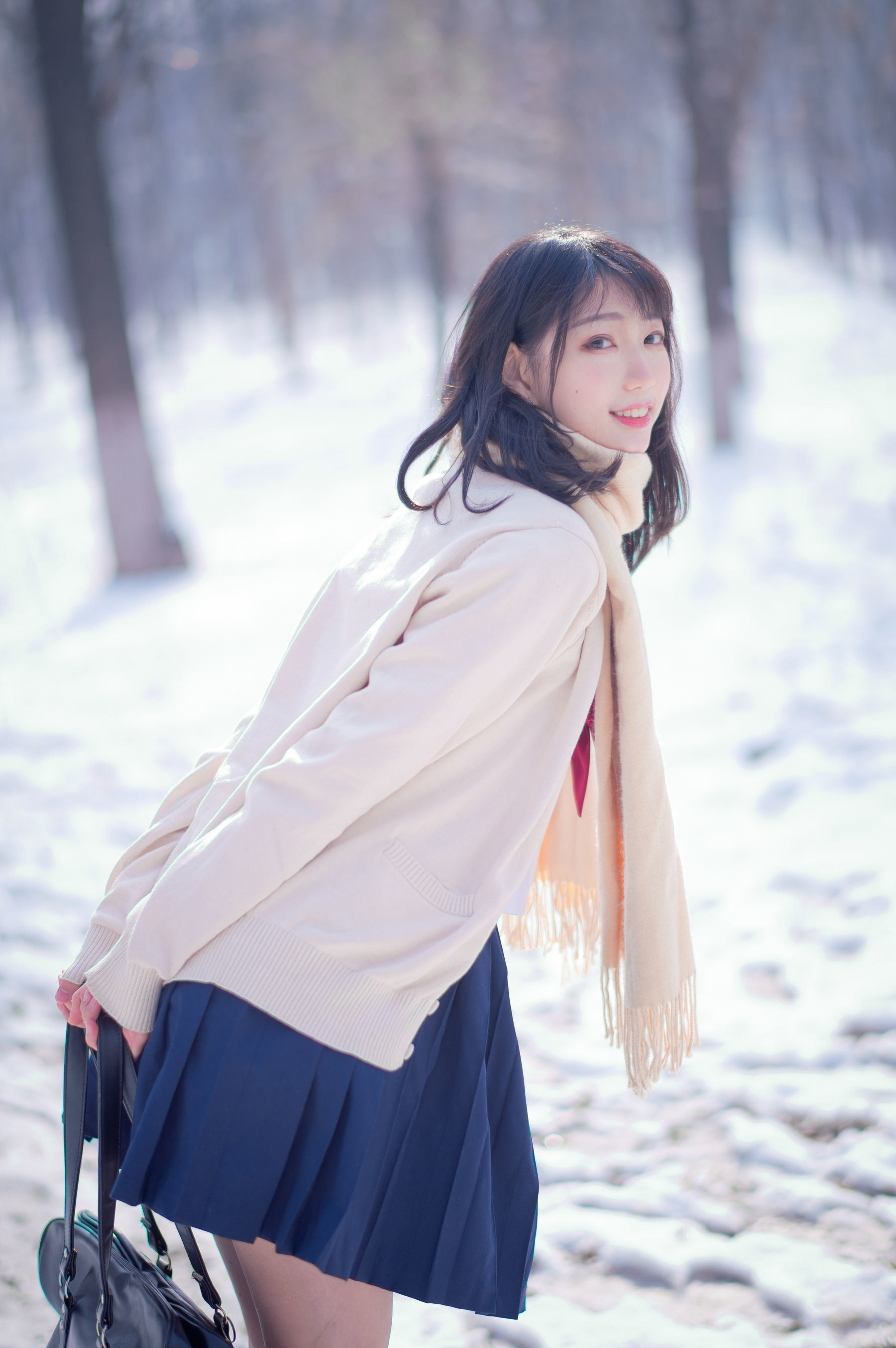 網紅COSER寫真] 周嘰是可愛兔兔 - 雪景JK