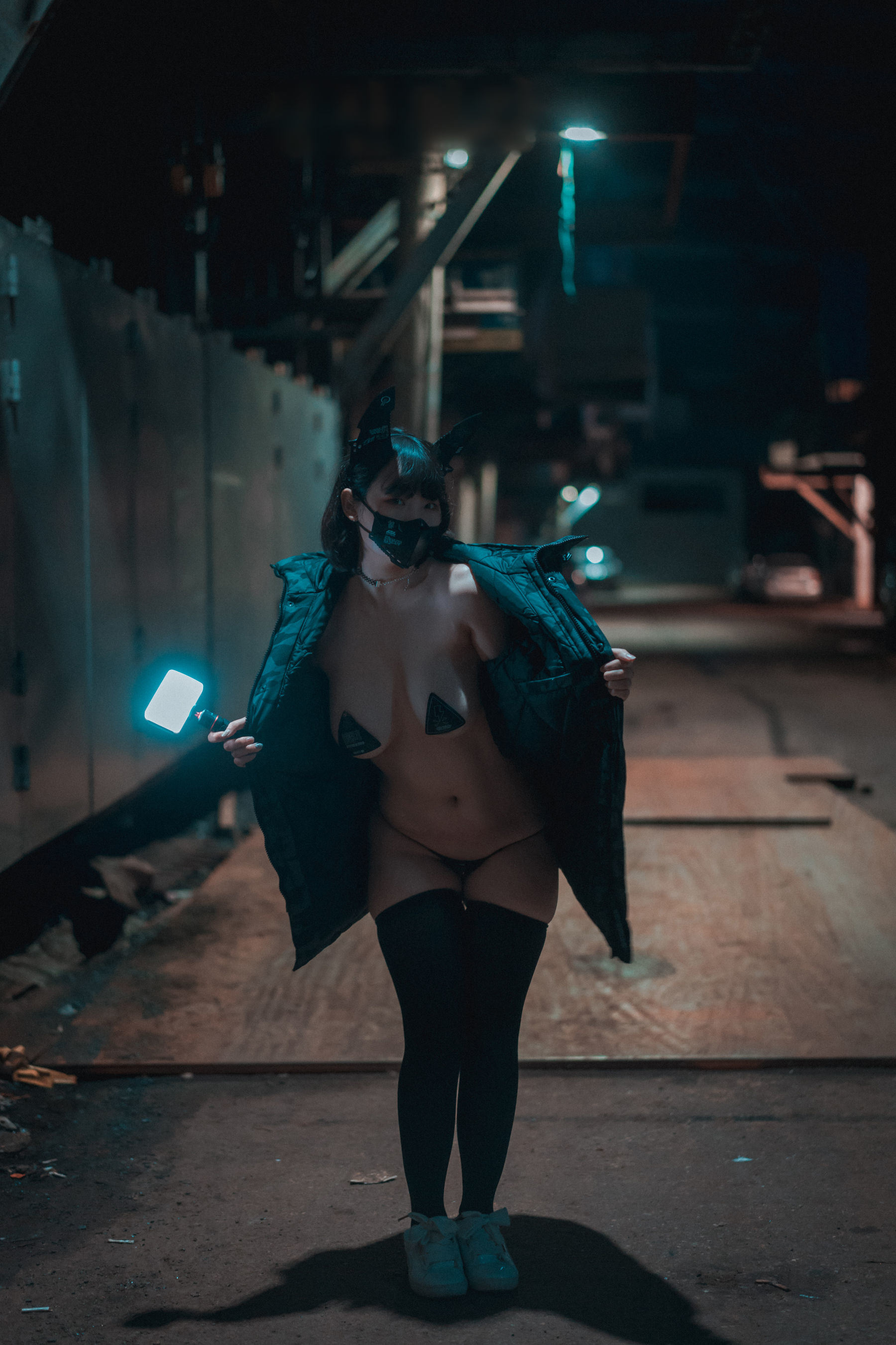 ジャワ] ミンミ - ルディ 真夜中の狼 写真セット