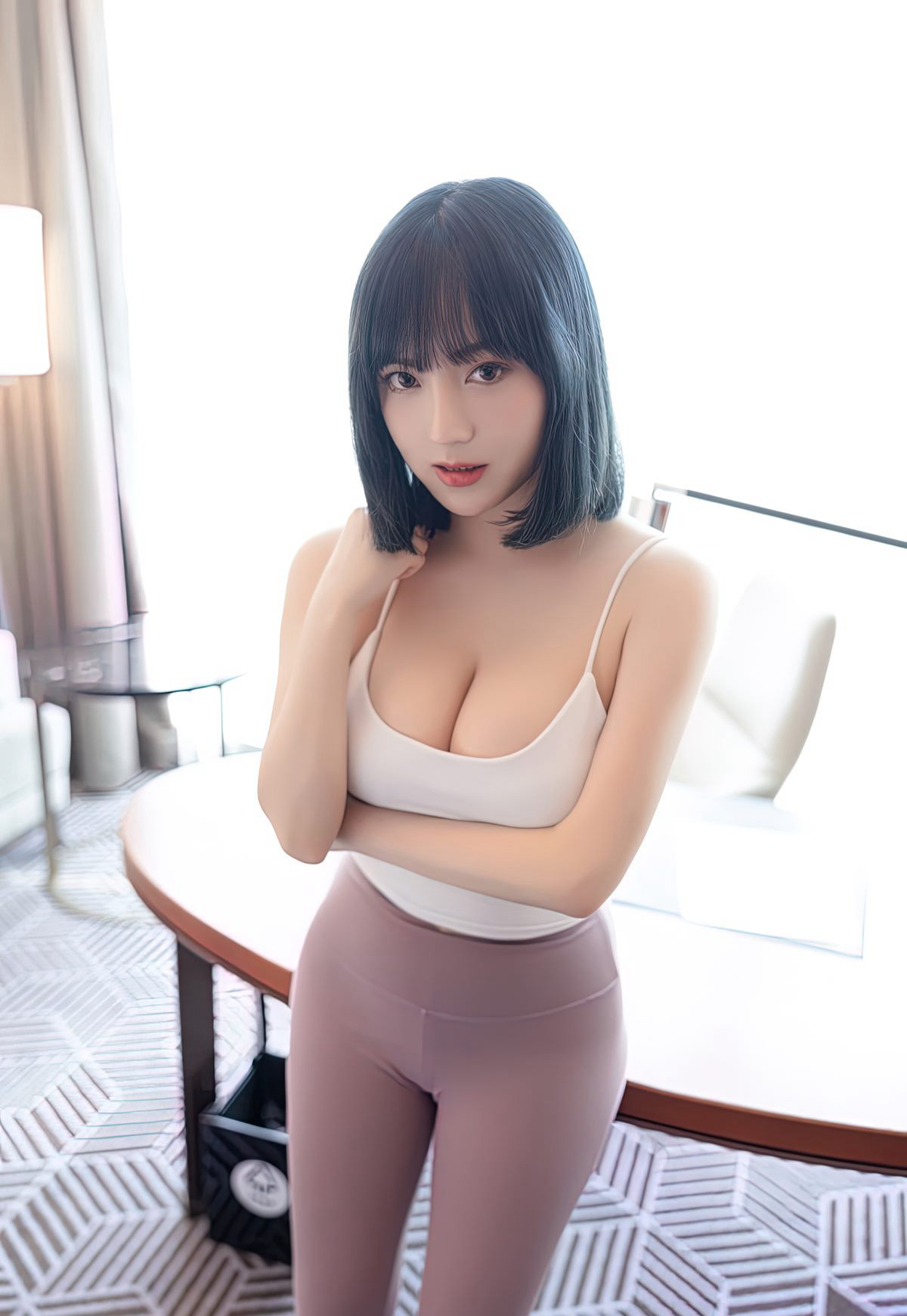 Douban Jiang gợi cảm tóc ngắn cực phẩm mông lớn phong tình tư thế đồ bó sát fitness mỹ nữ cực phẩm tất thịt chân ngọc