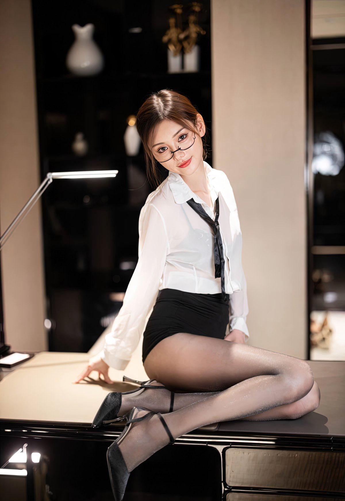 小夕制服誘惑眼鏡美少婦艷婦雪白細嫩的艷婦黑絲襪高跟