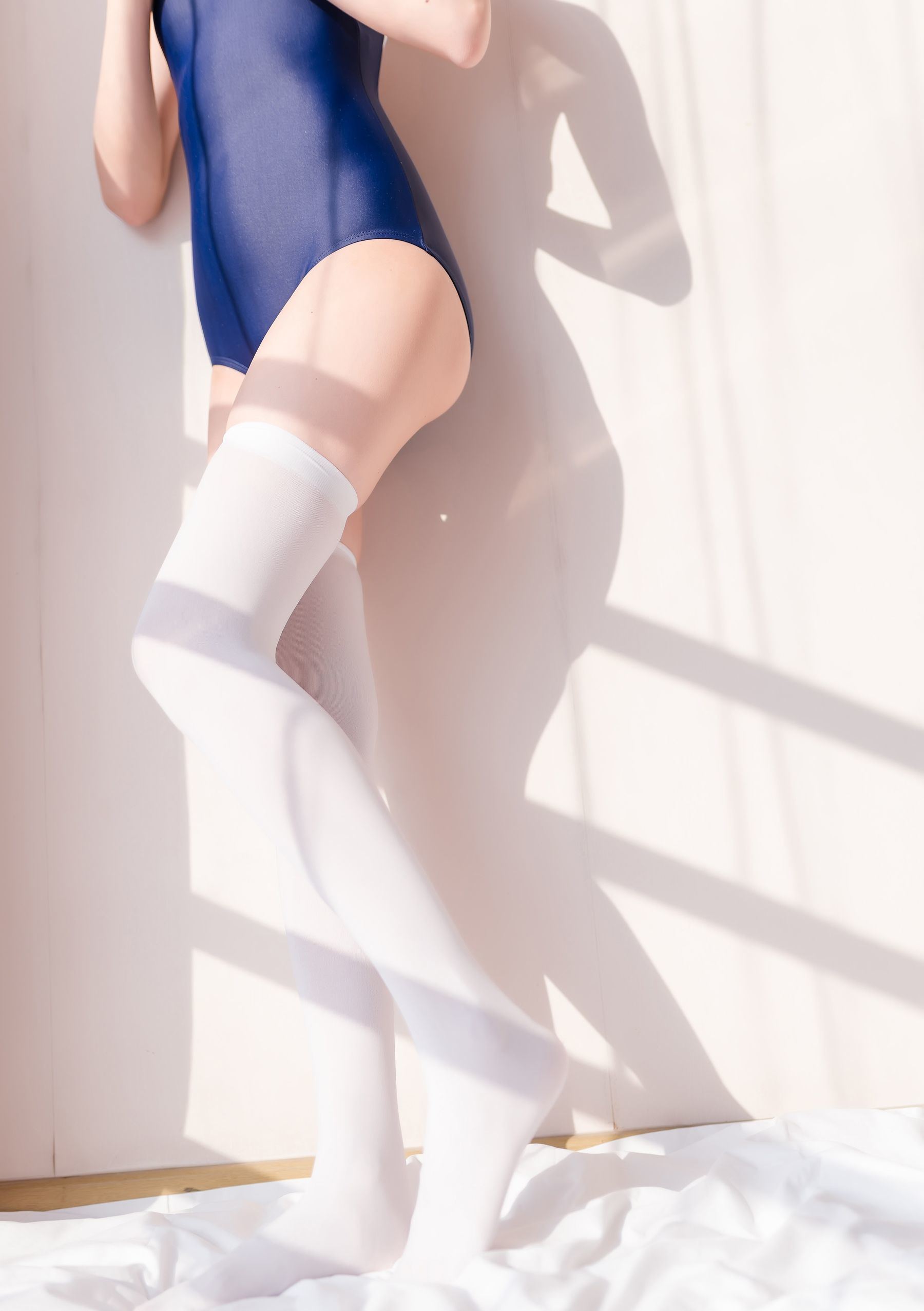 Miaotang Film] Vol. 452: Light and Shadow Photo Set