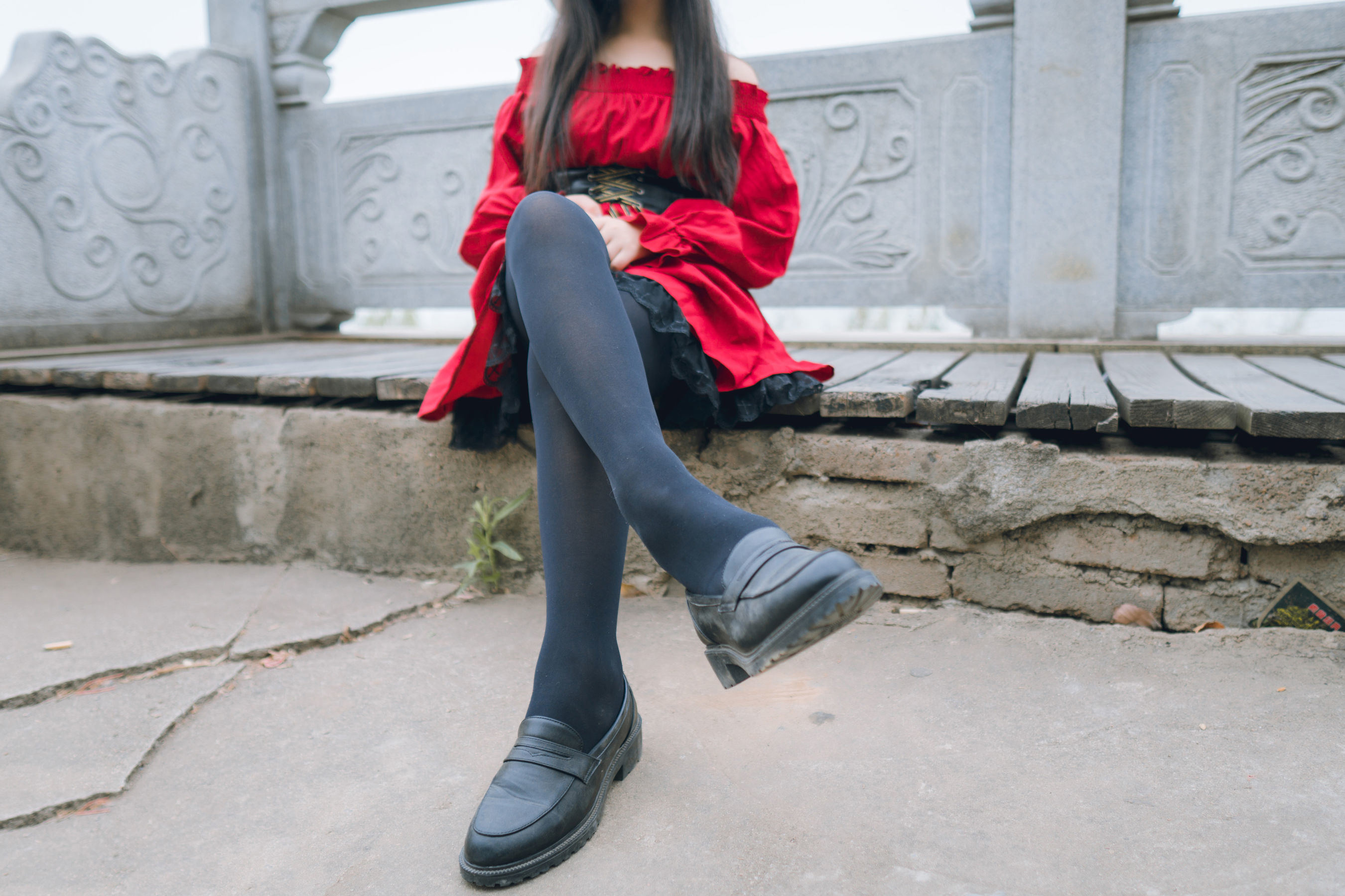 ミャオトウ映画] VOL.453 赤と黒 写真セット