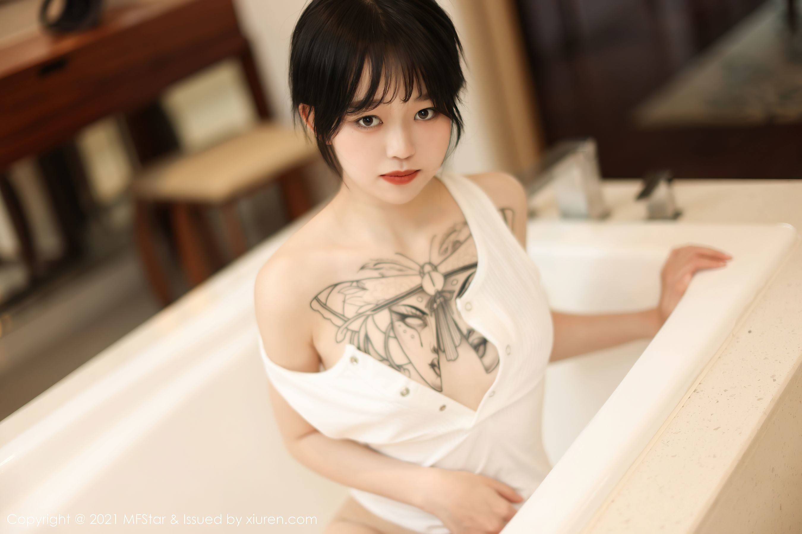 MFStar Vol.496 Baby Bottle Ảnh Tattoo Thân Ướt