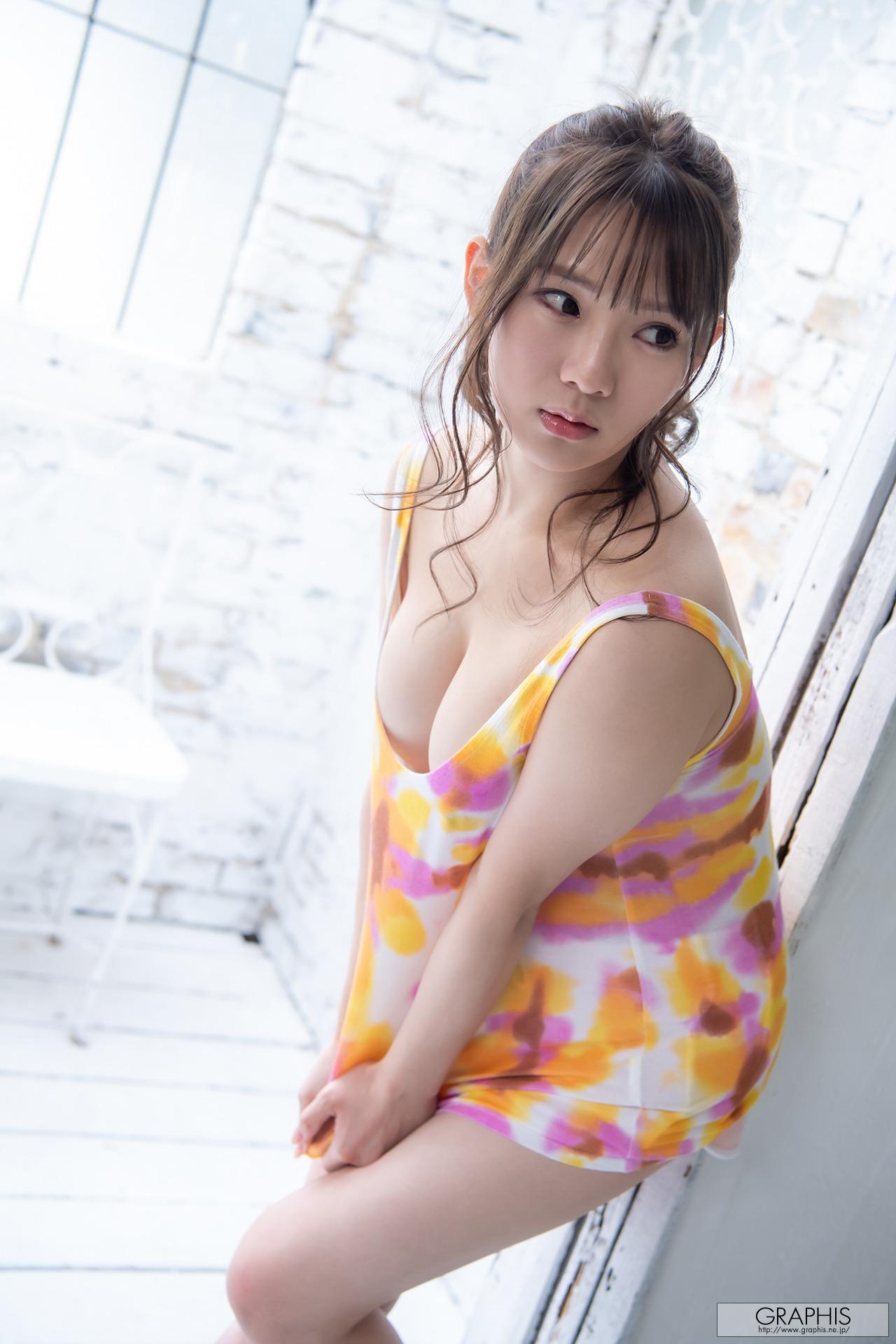 Graphis] Gravure Đầu Tiên – Uta Hayano 141P