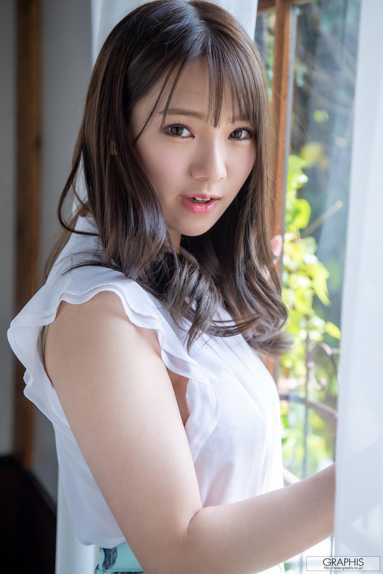 Graphis] First Gravure – 早野 詩 141P