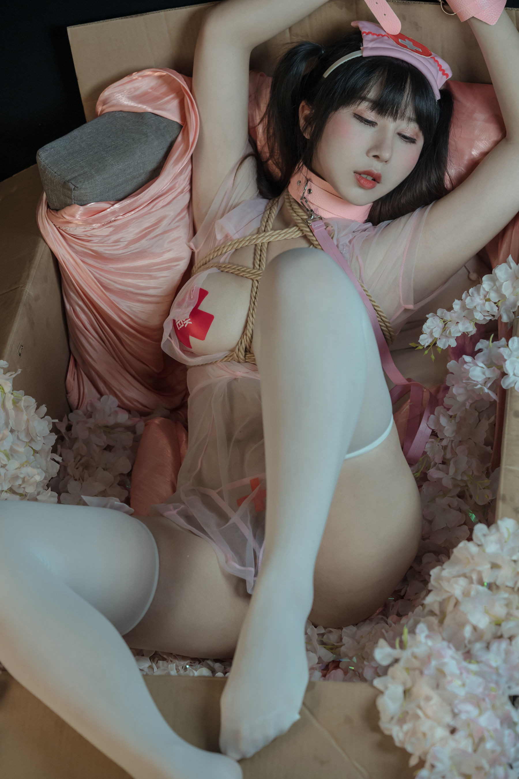 Internet Celebrity Cosplayer Photobook] Yun Xi Xi - Peach Nurse