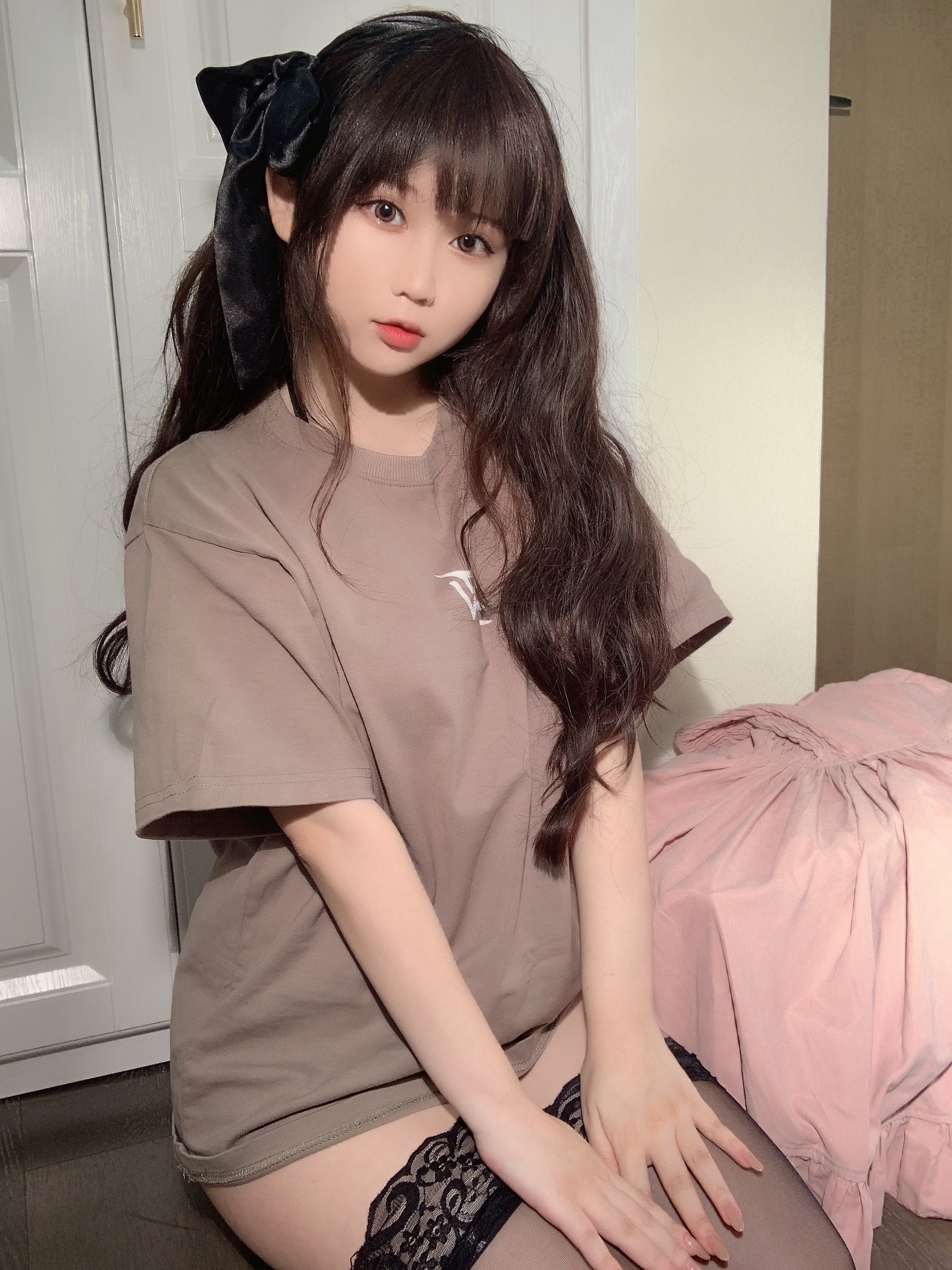 Internet Celebrity Coser Photobook] Peach Girl is Yi Jiang - Under the T-shirt