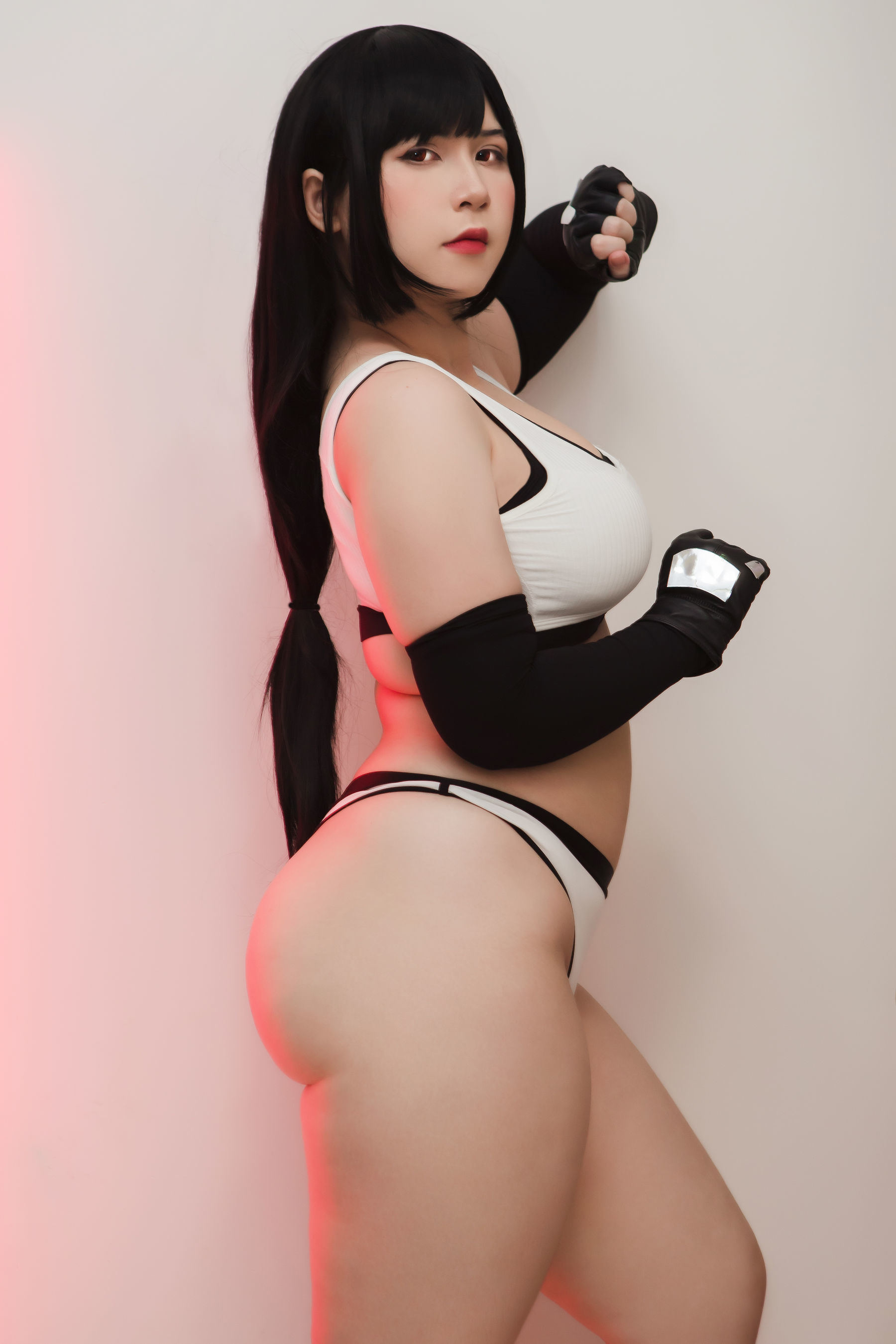 Internet Celebrity Cosplayer Photobook] Uy Uy - Tifa Lockhart