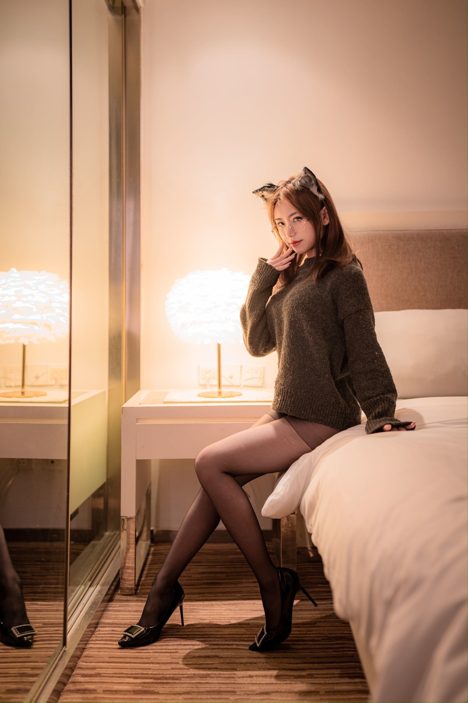 Sổ ảnh Coser Nổi tiếng] Yī Běi Yì Běi - Cô gái tất đen kính mắt