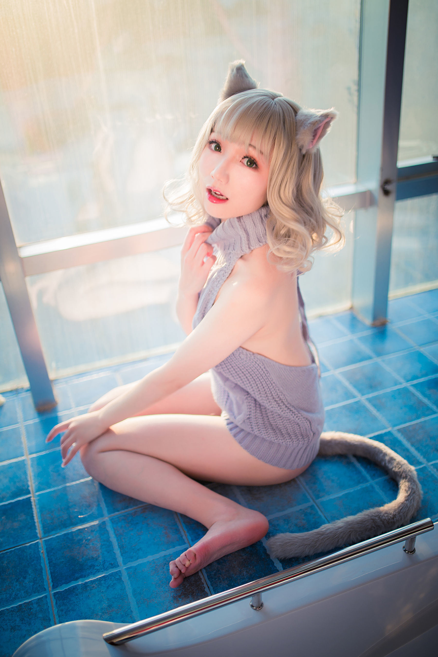 Internet Celebrity COSER Photobook]  belle ta Fan Service Mao - Backless Sweater